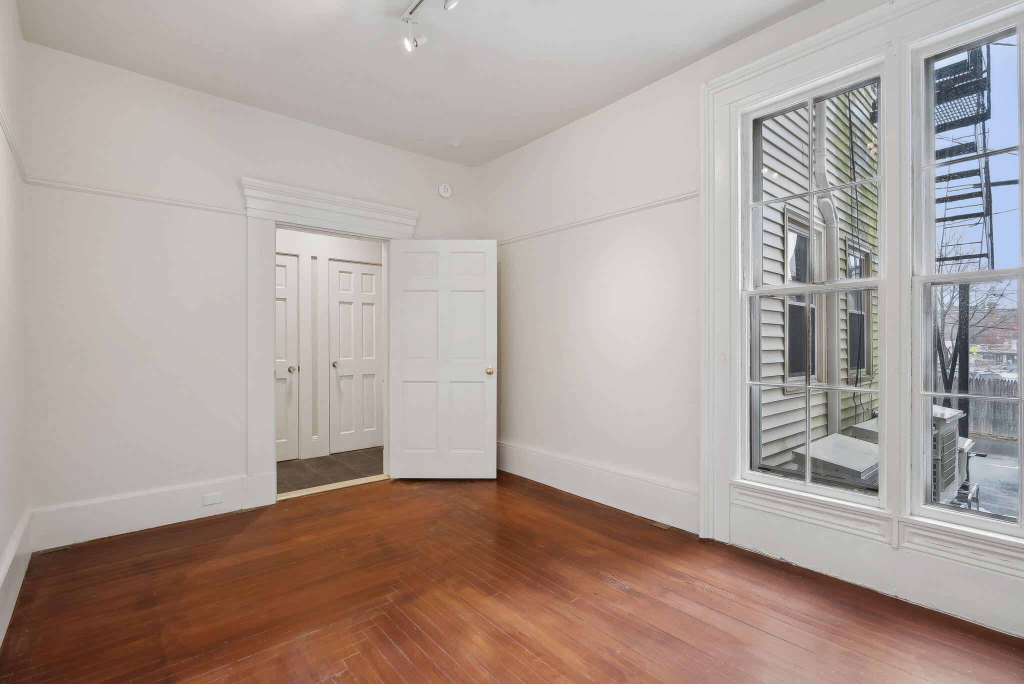 17 Pine Street, 1