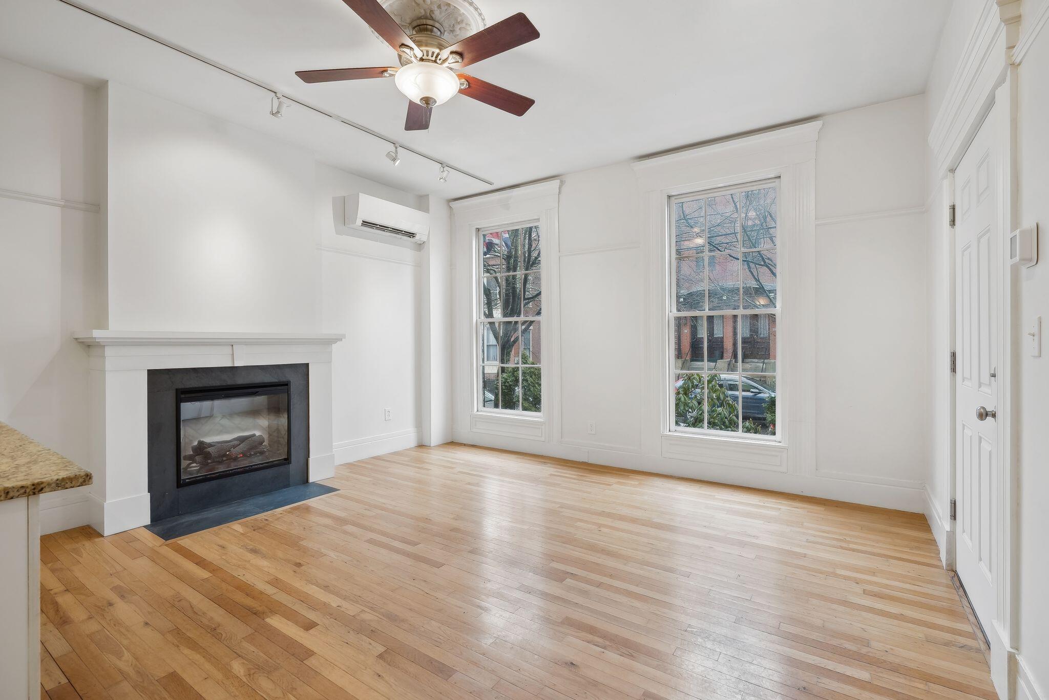 17 Pine Street, 1