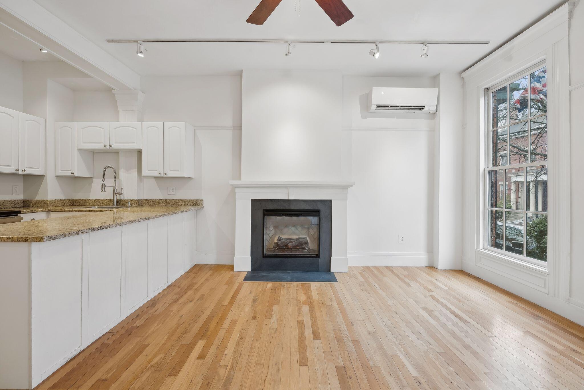 17 Pine Street, 1