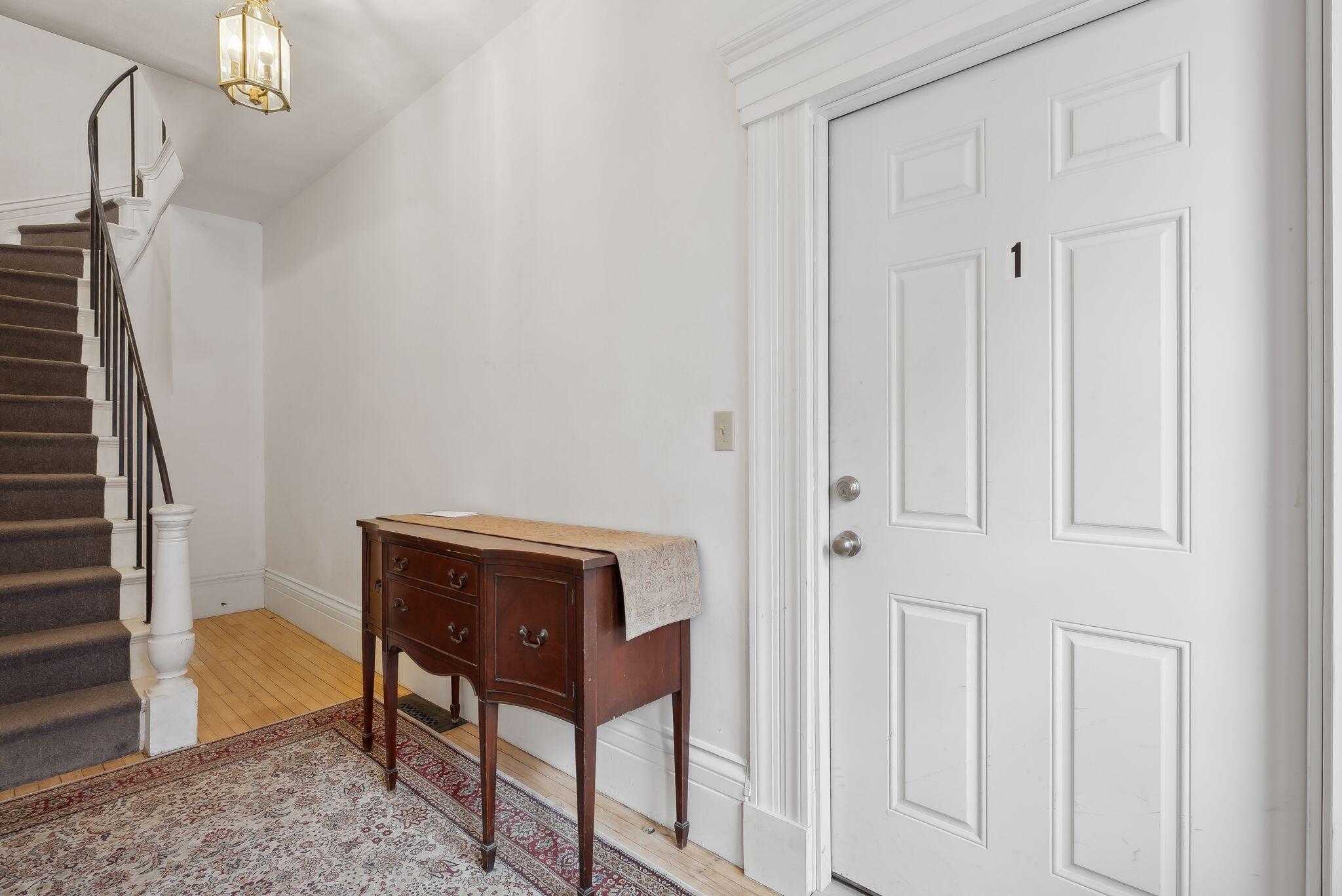 17 Pine Street, 1