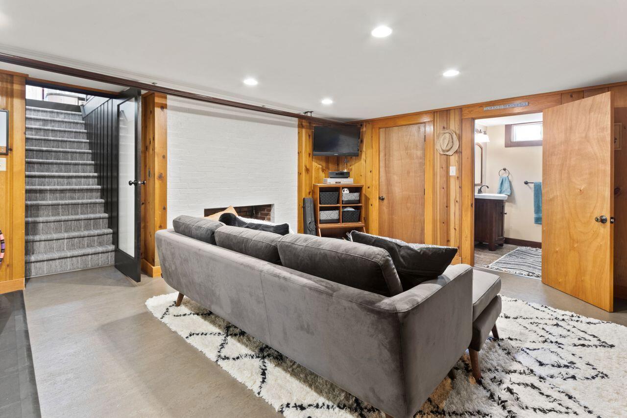 69 Brookside Road