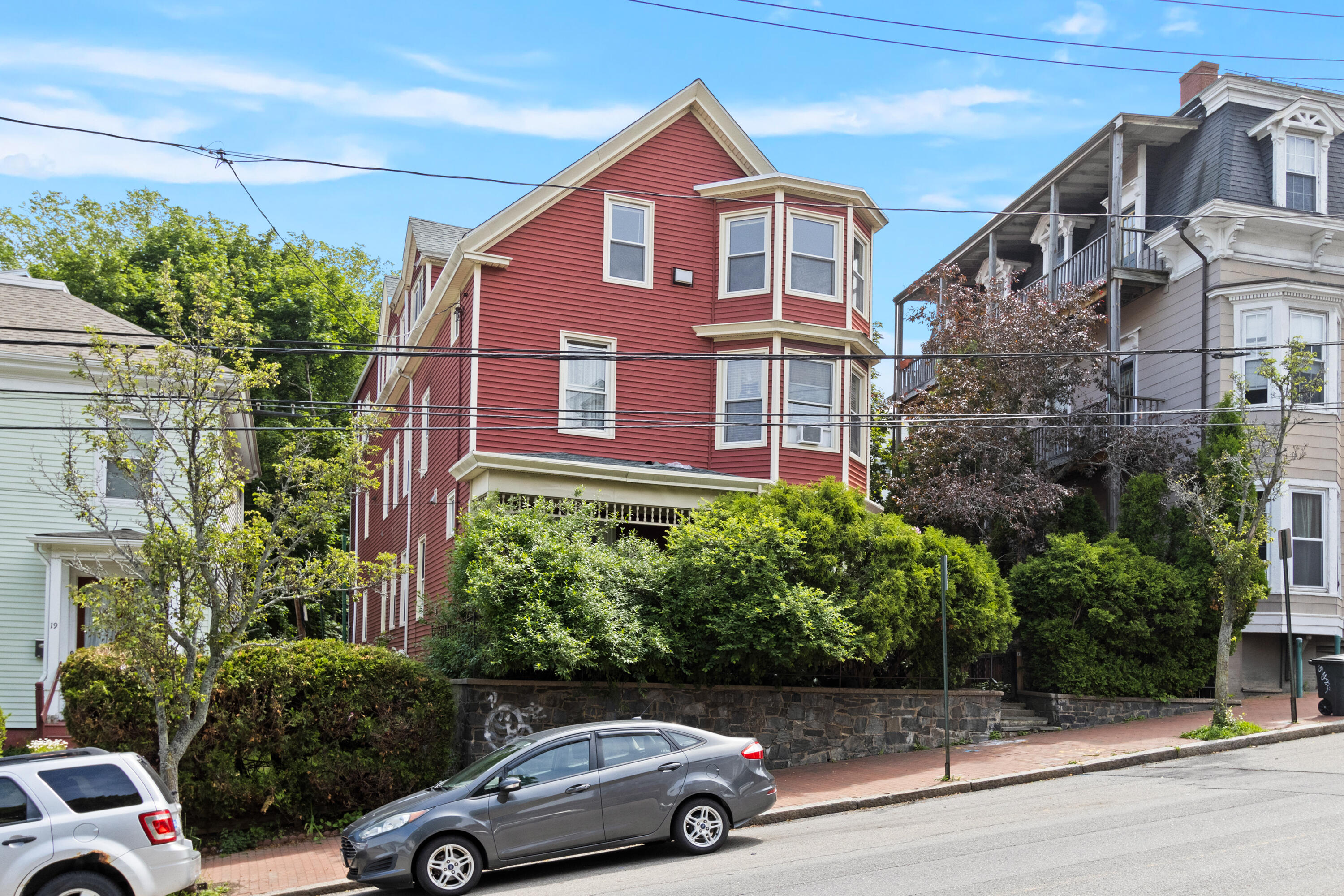 15 Deering Avenue, 3