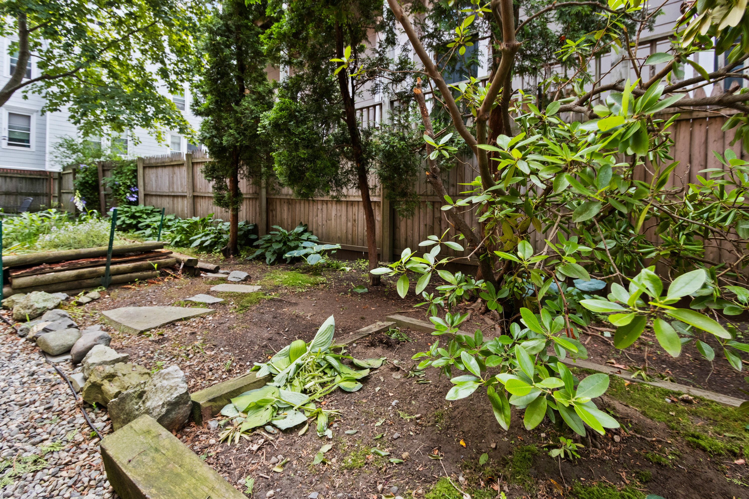 15 Deering Avenue, 3