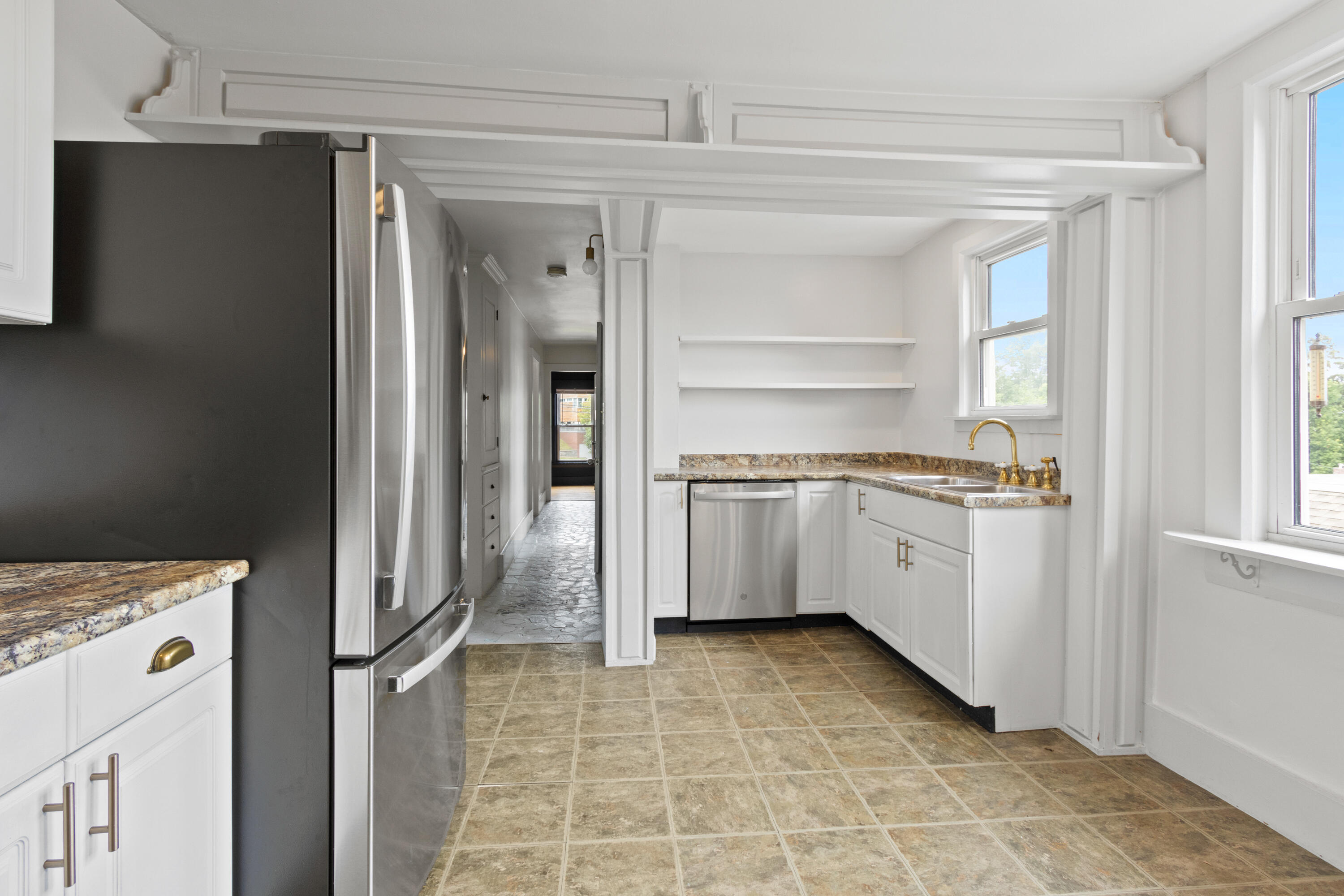 15 Deering Avenue, 3