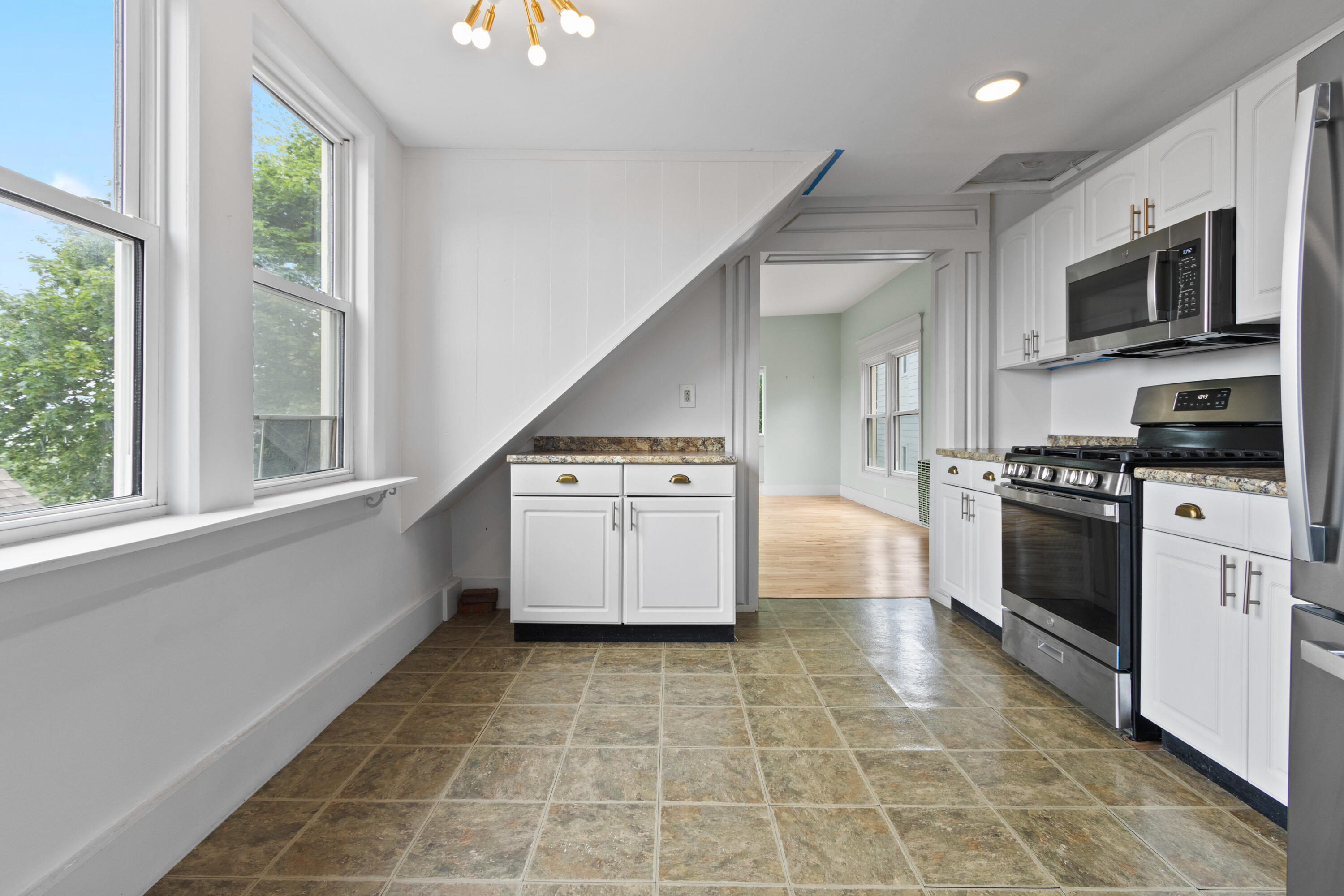 15 Deering Avenue, 3