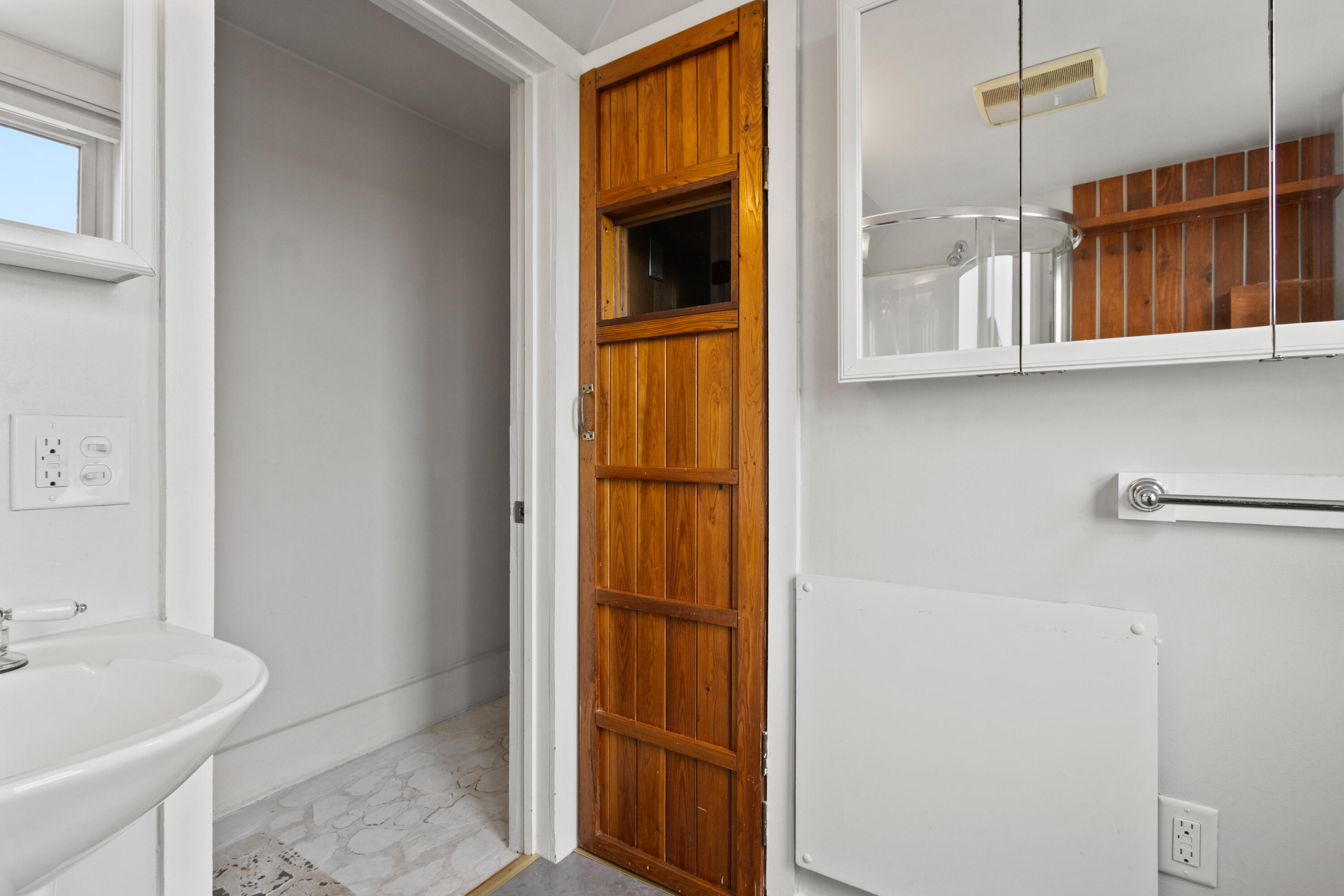 15 Deering Avenue, 3