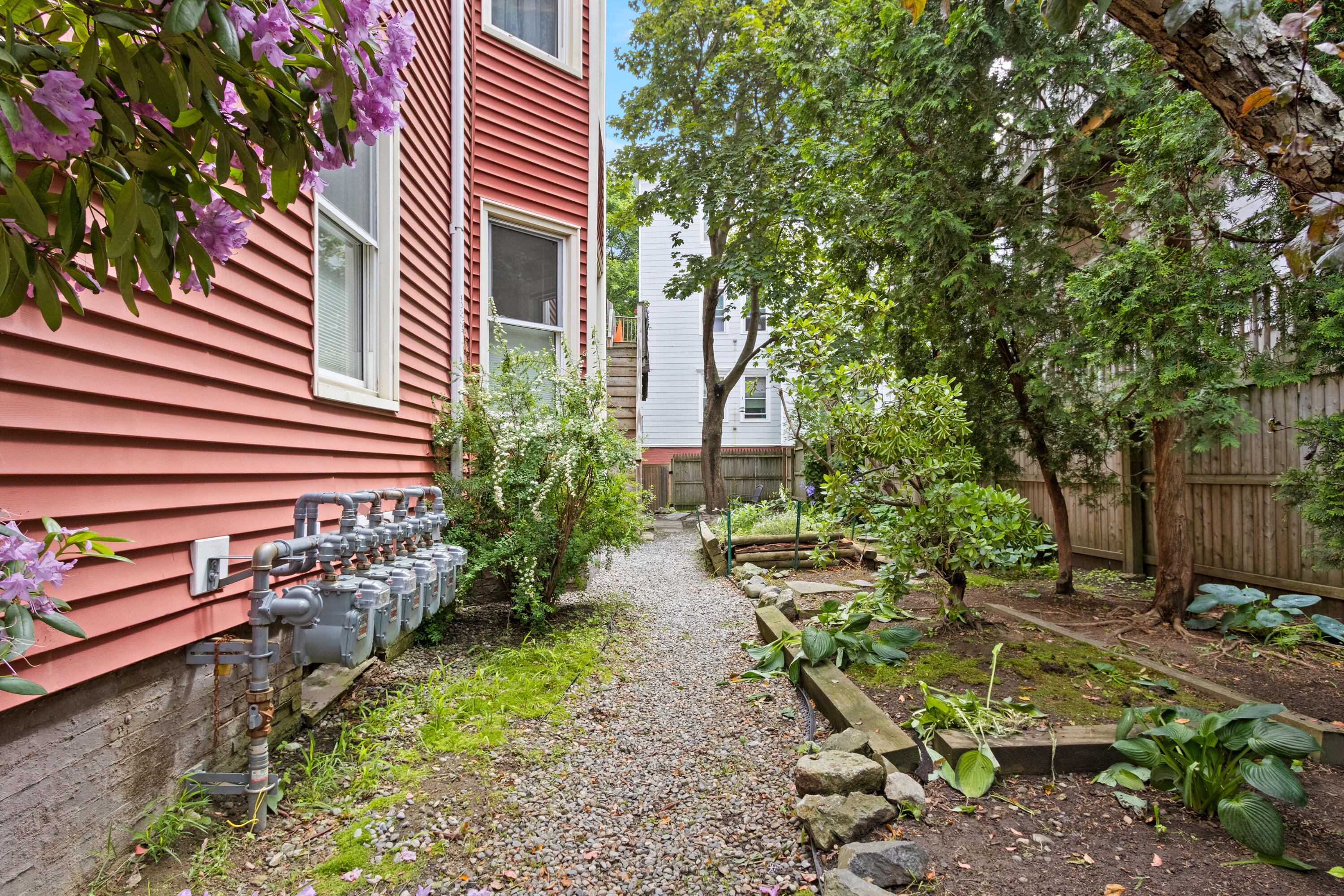 15 Deering Avenue, 3