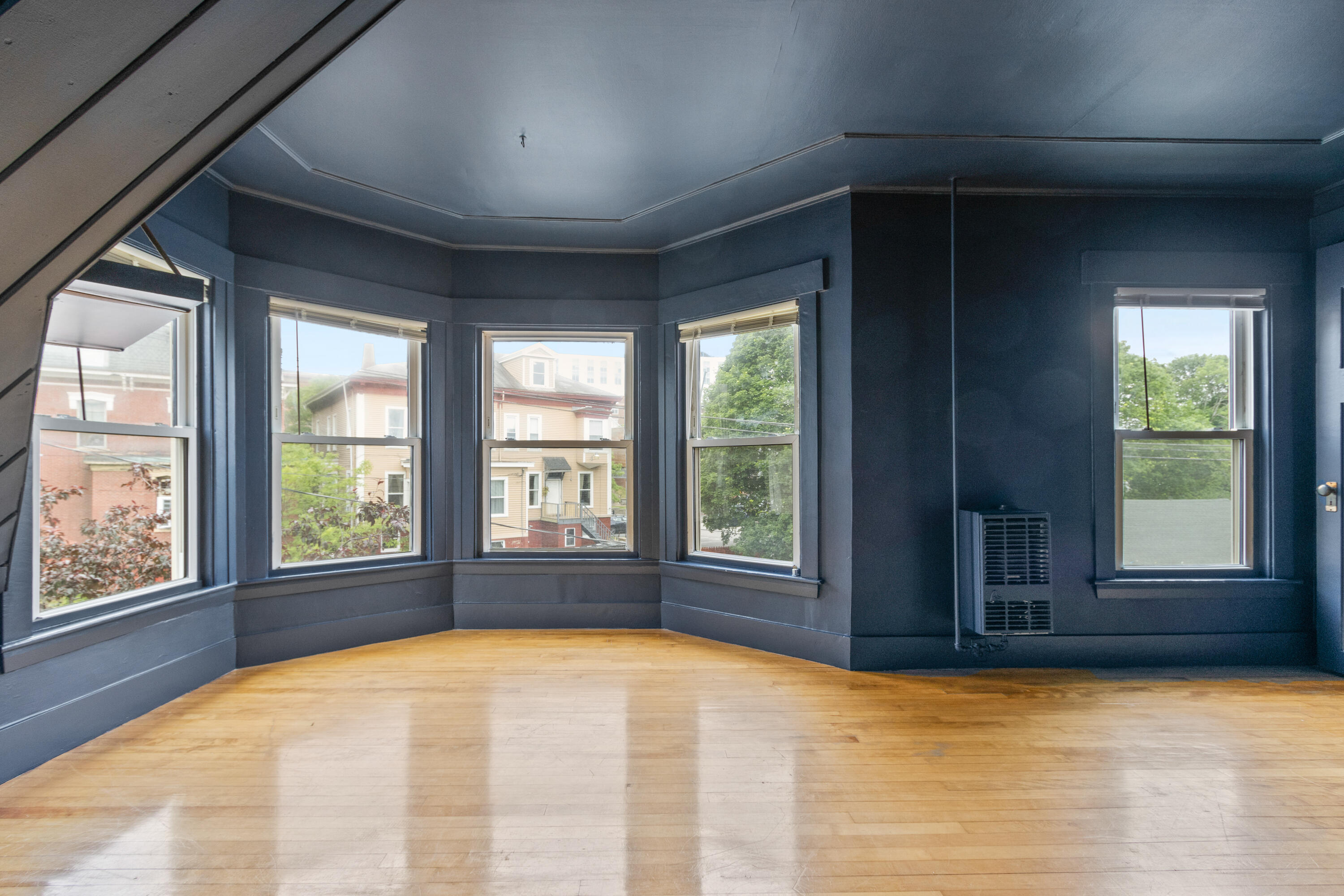 15 Deering Avenue, 3