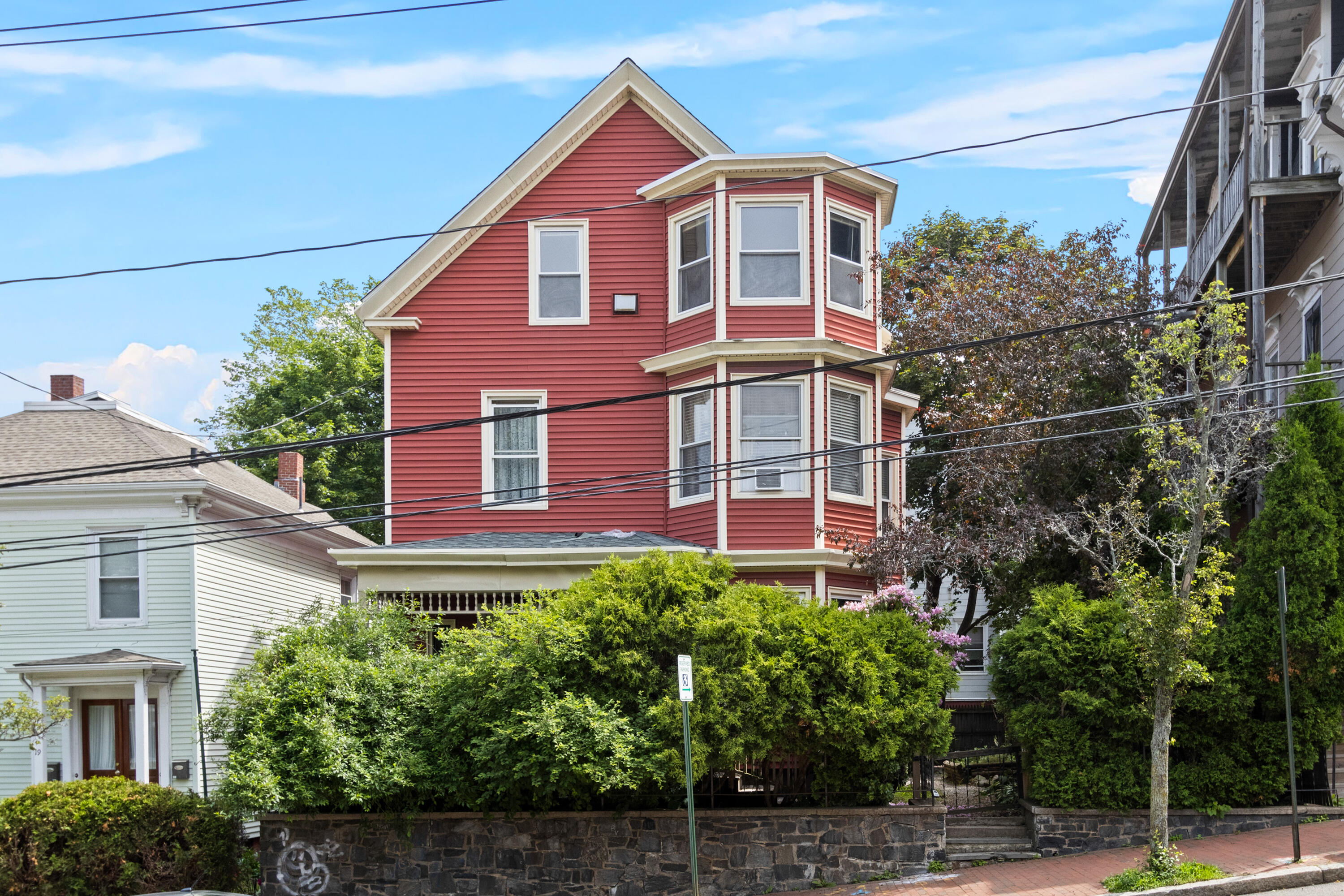 15 Deering Avenue, 3