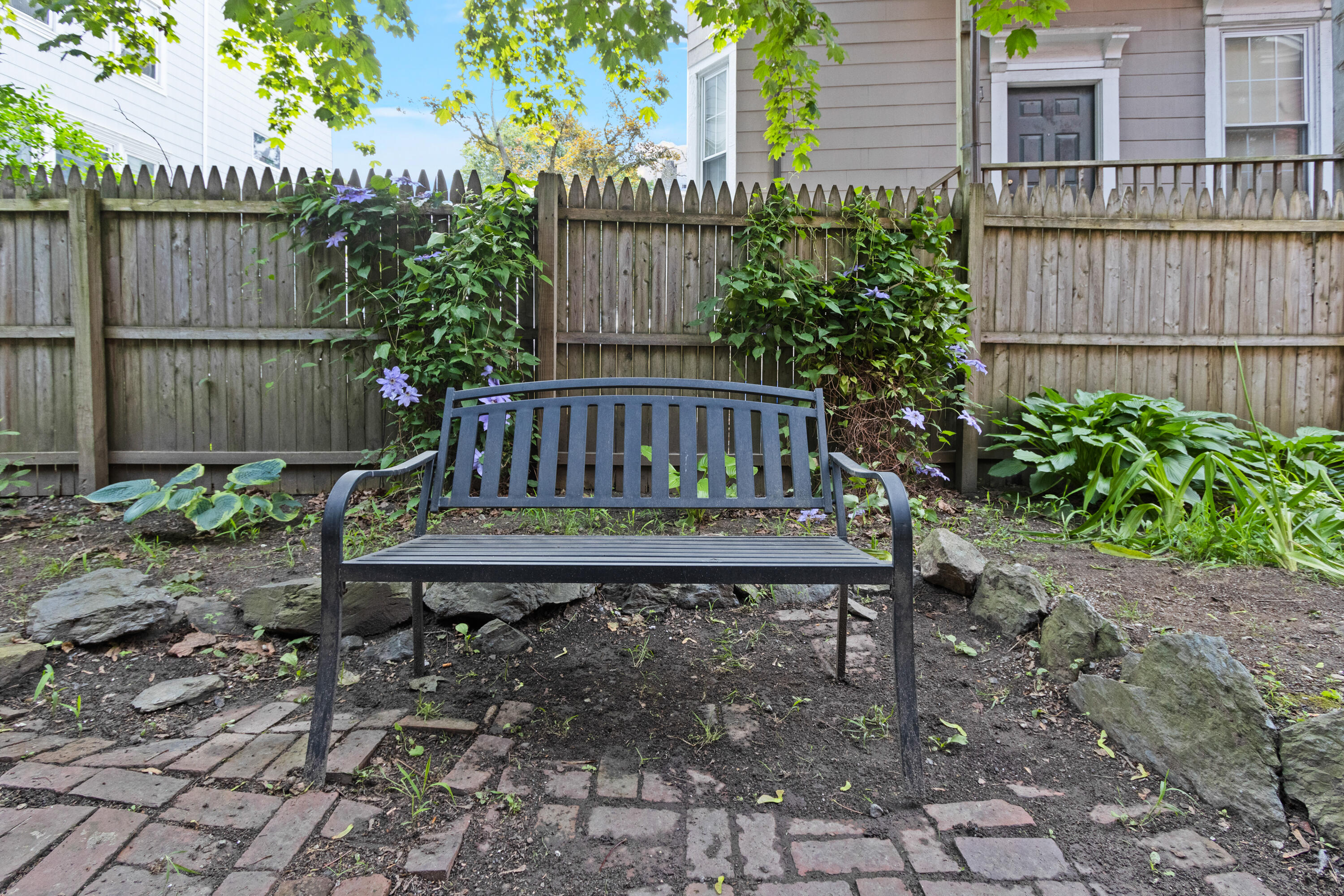 15 Deering Avenue, 3