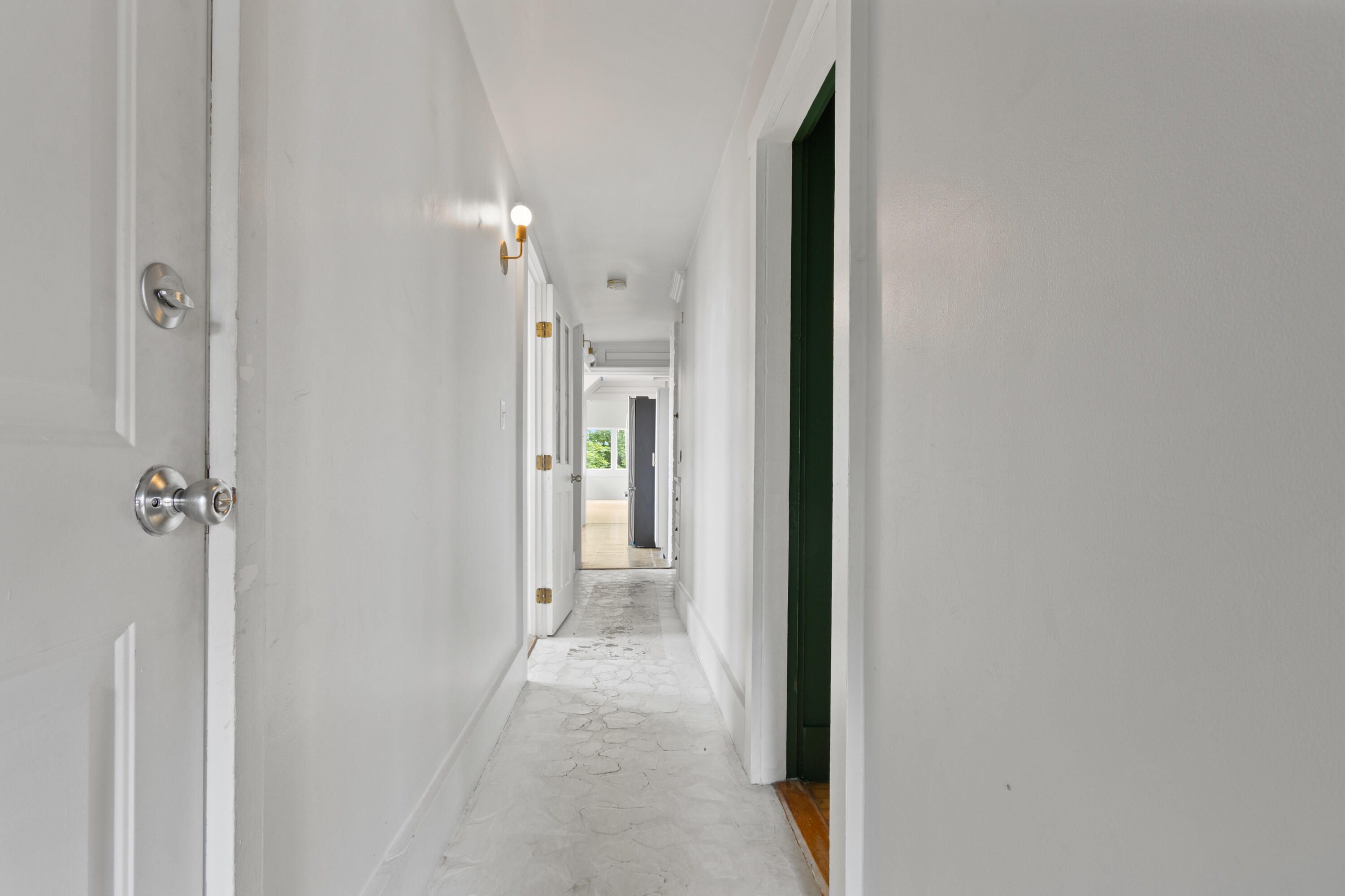 15 Deering Avenue, 3