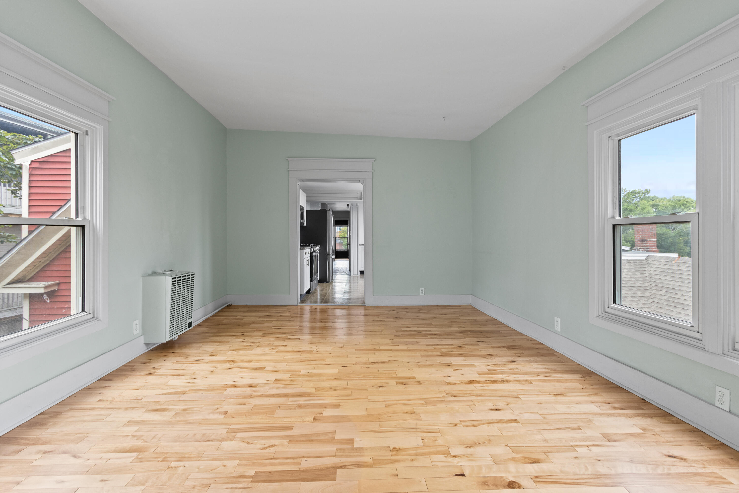 15 Deering Avenue, 3