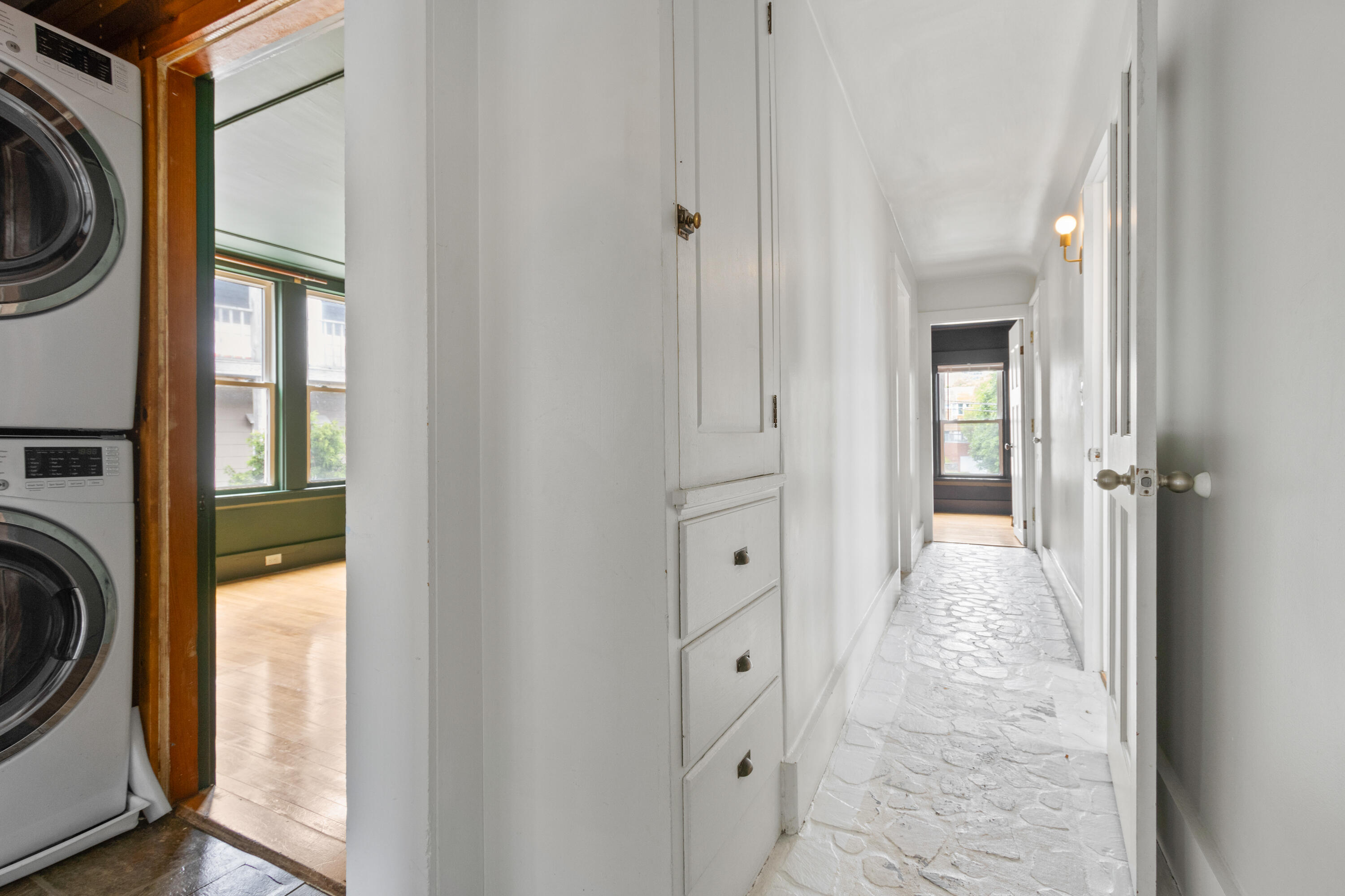 15 Deering Avenue, 3