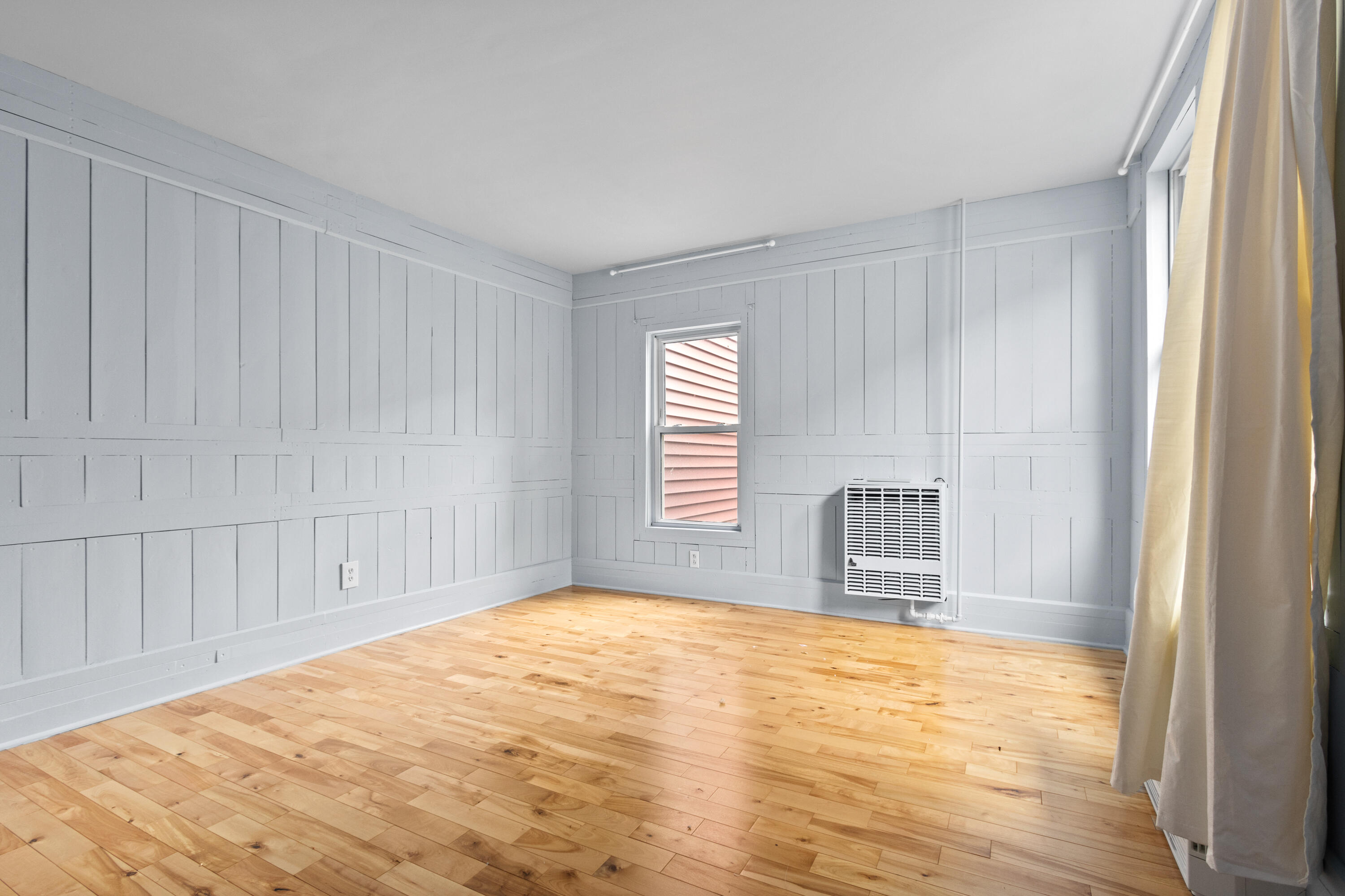 15 Deering Avenue, 3