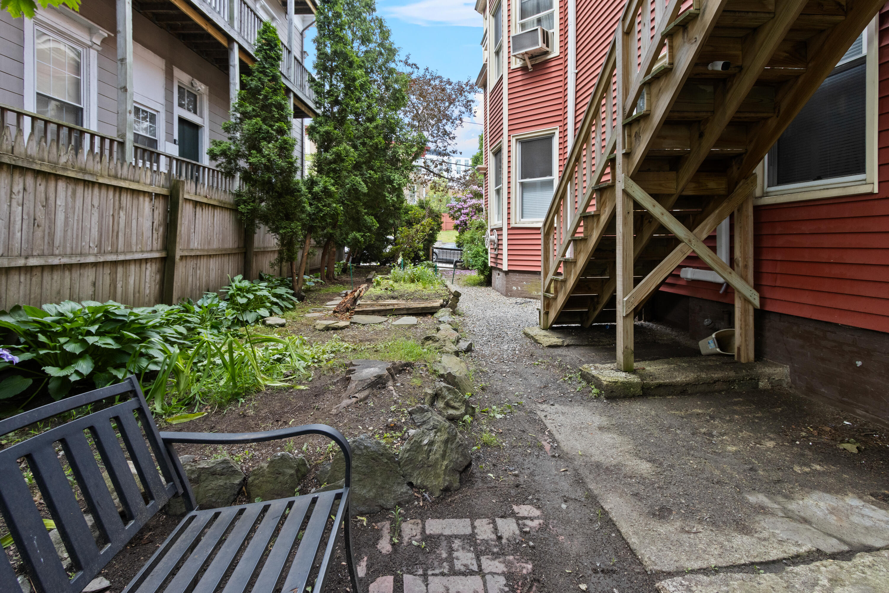 15 Deering Avenue, 3