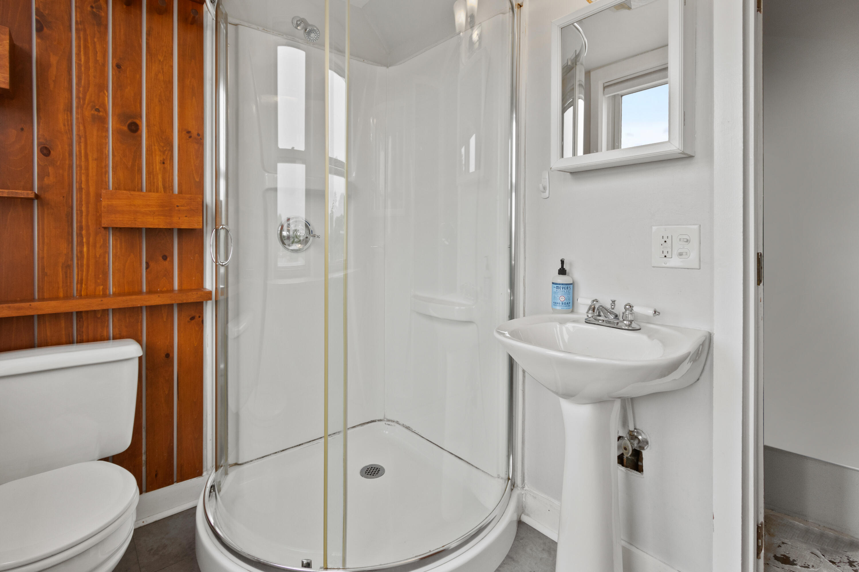 15 Deering Avenue, 3