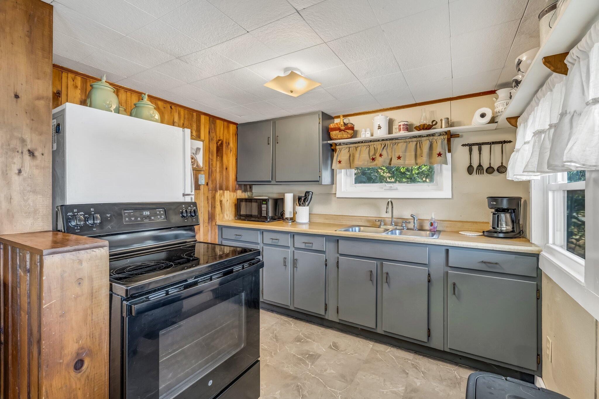 15 W Orchard Lane