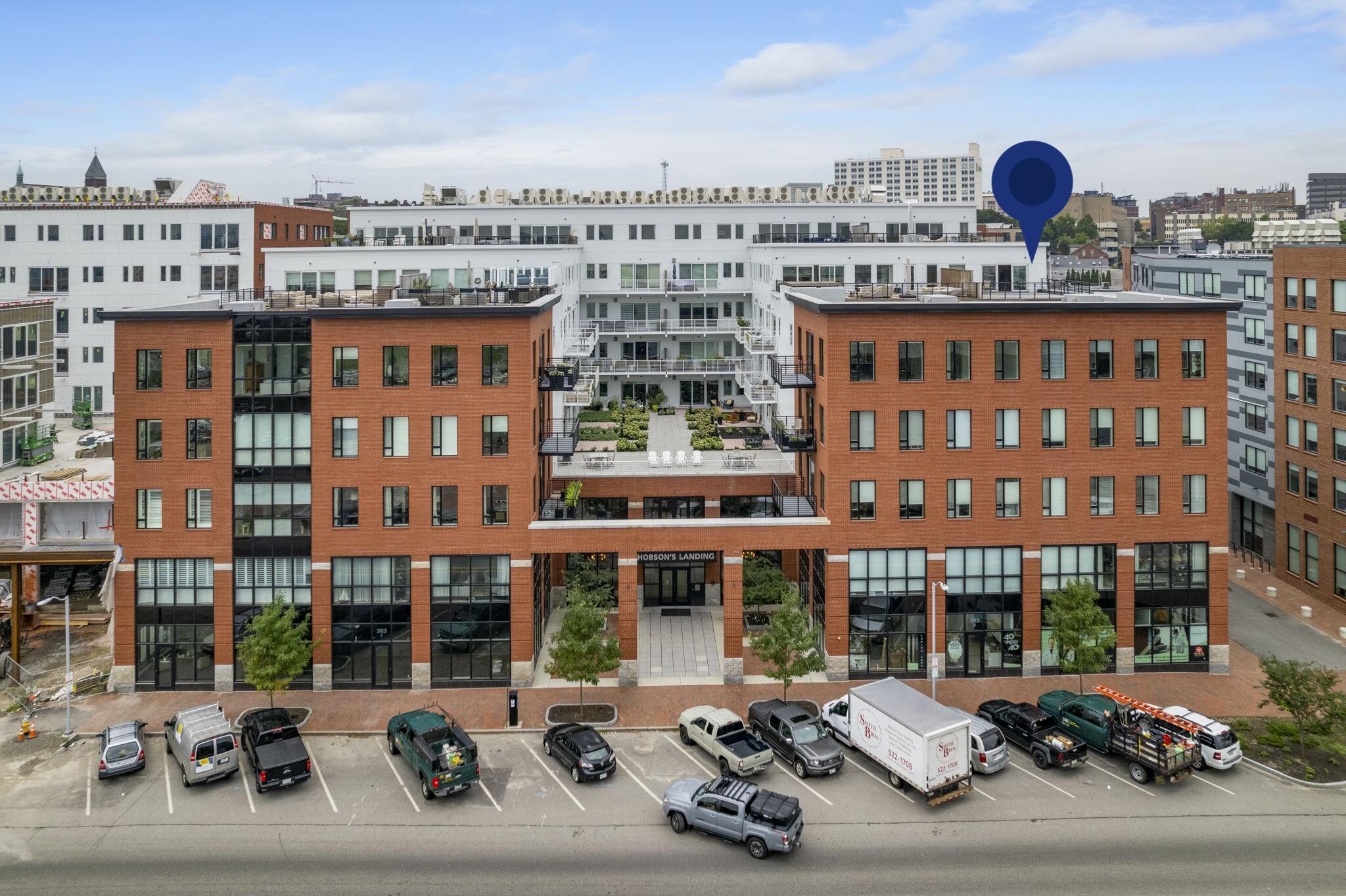 383 Commercial Street, 600