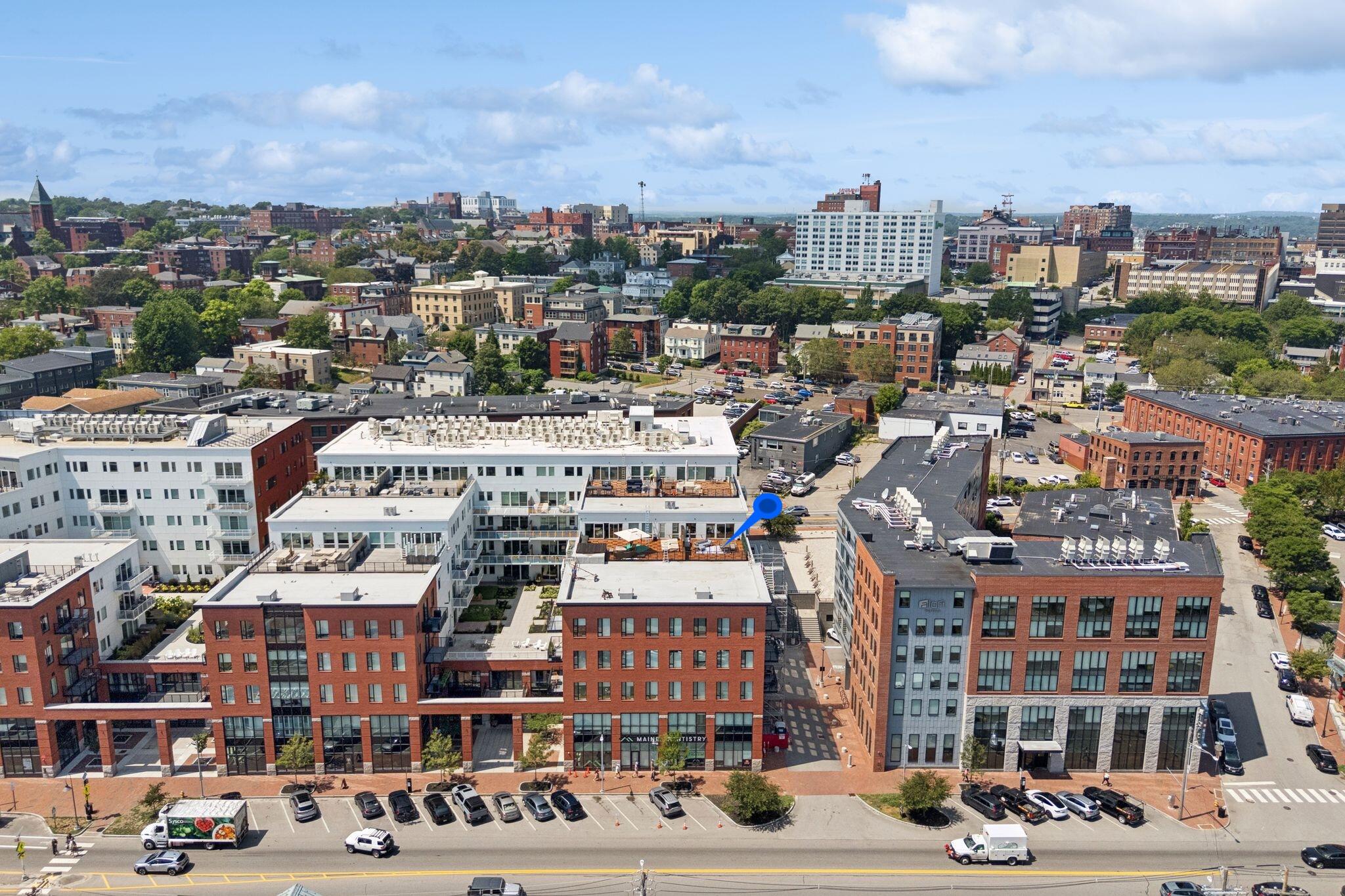 383 Commercial Street, 600