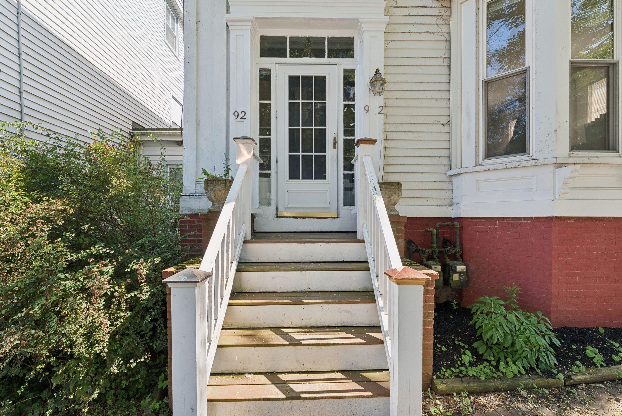 92 Pleasant Street