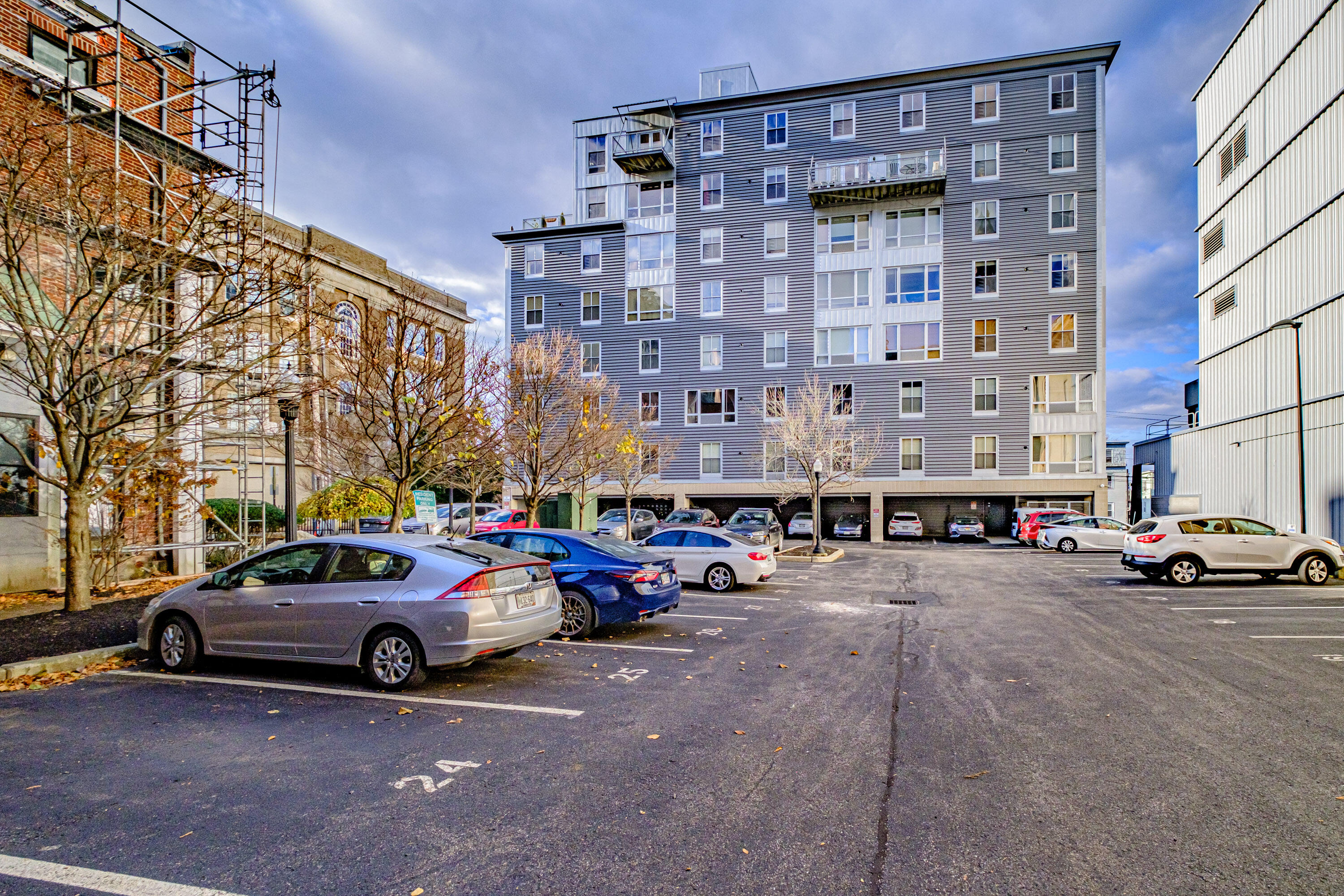 21 Chestnut Street, 304