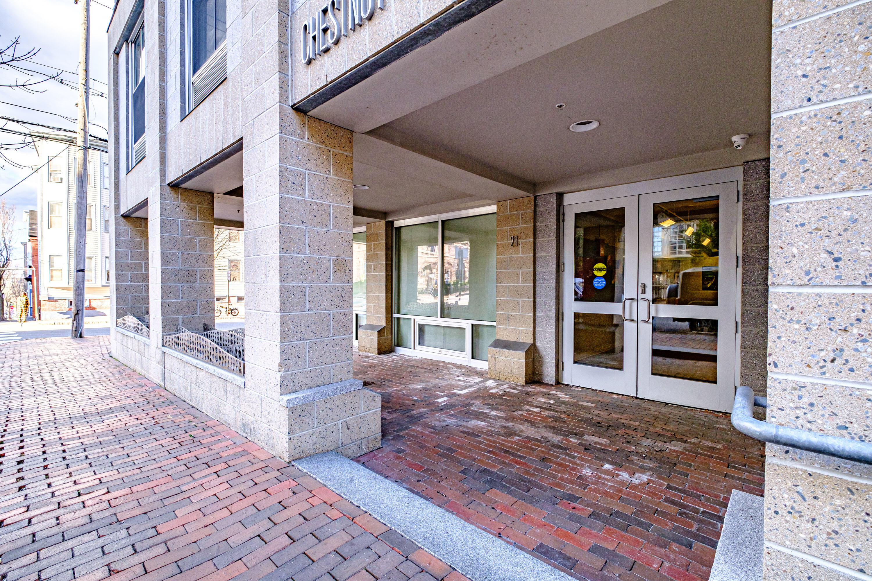 21 Chestnut Street, 304