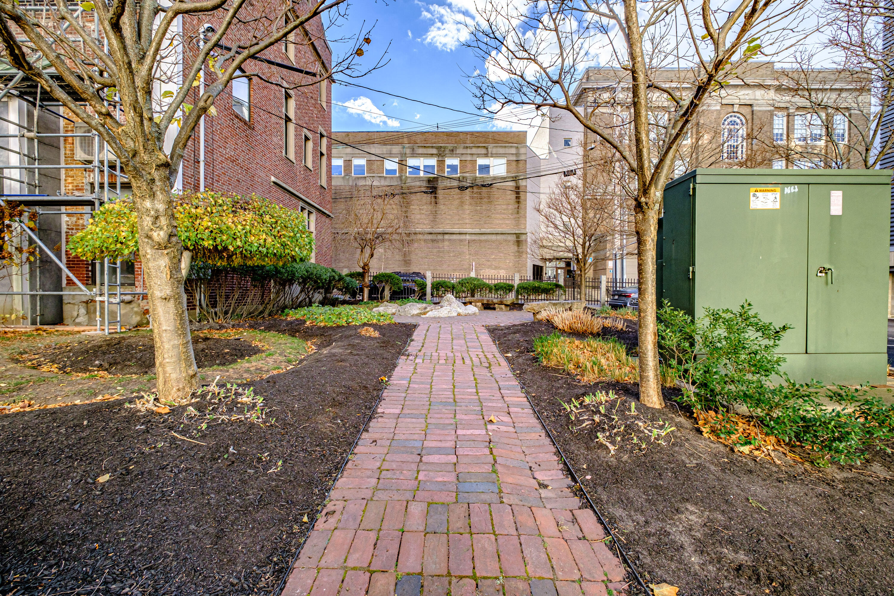 21 Chestnut Street, 304