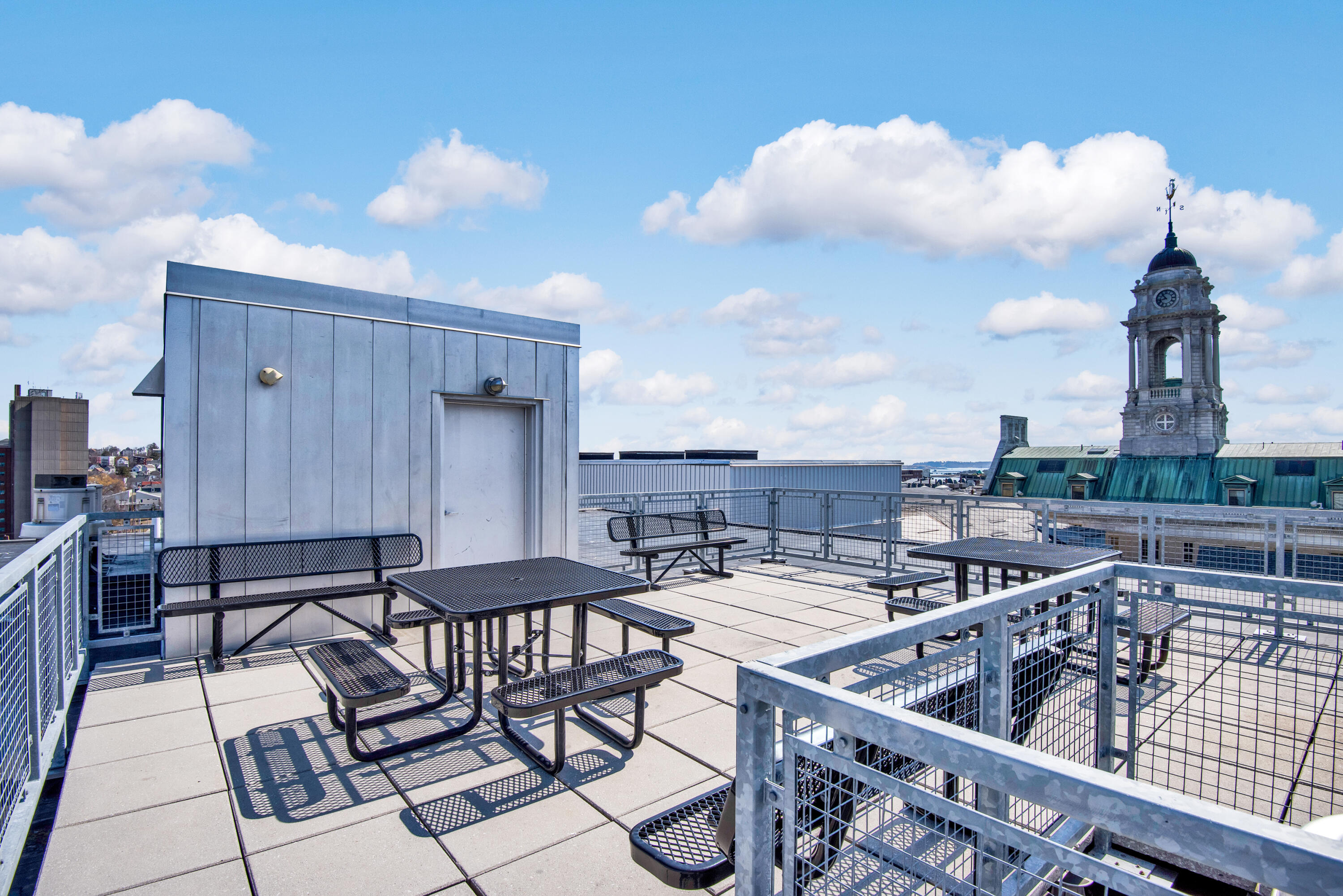 21 Chestnut Street, 304