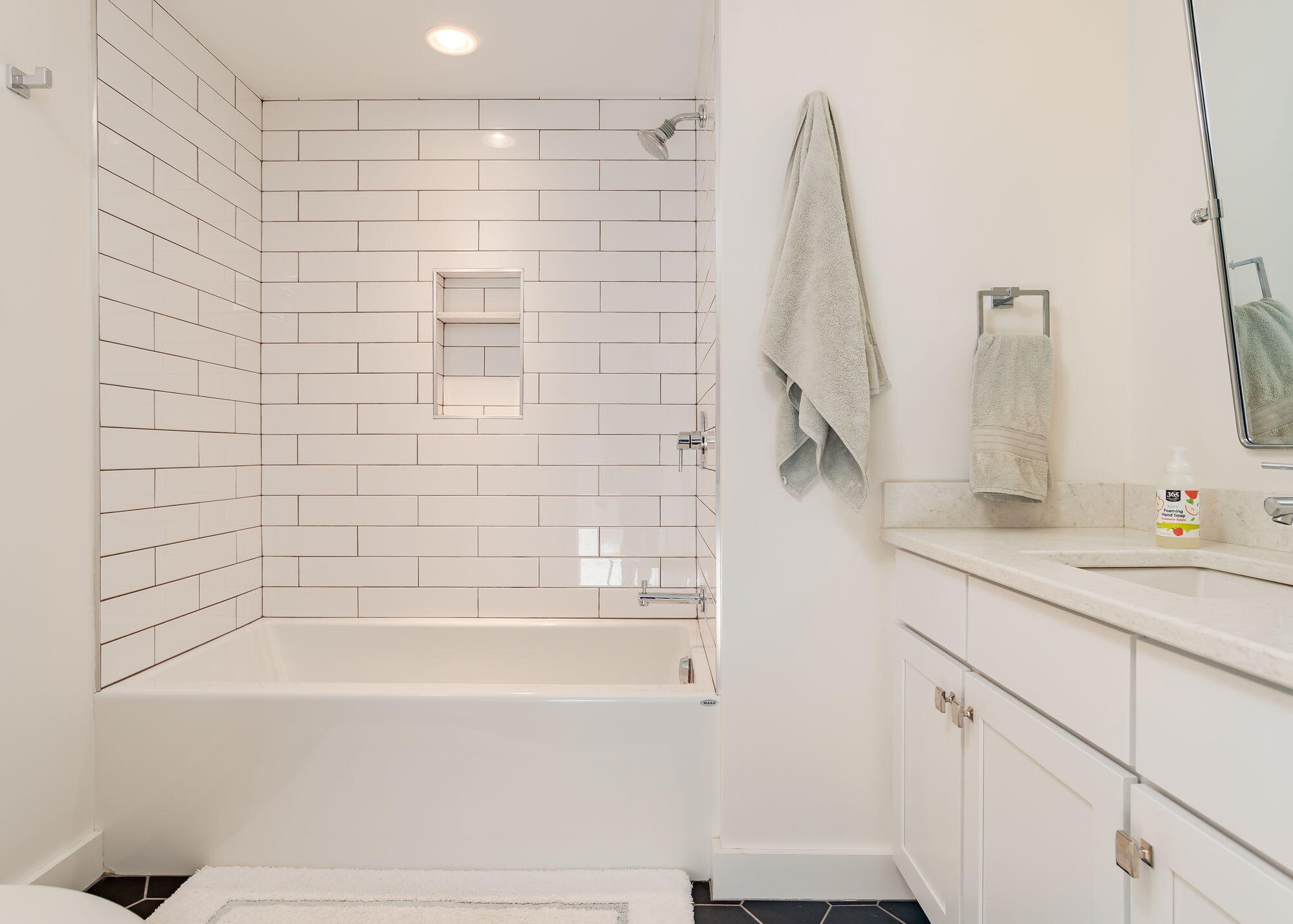 62 India Street, 408