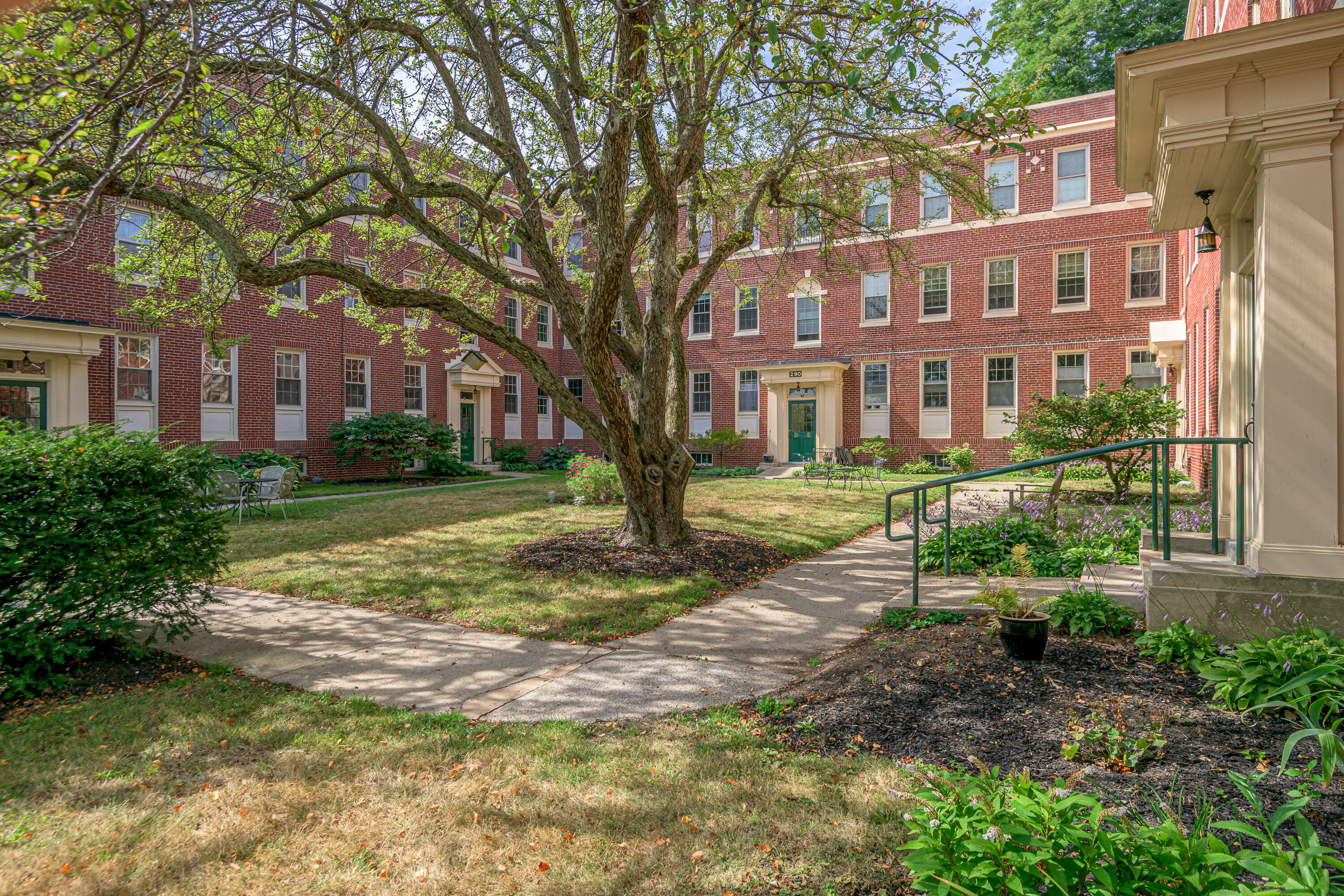 290 Baxter Boulevard, B1