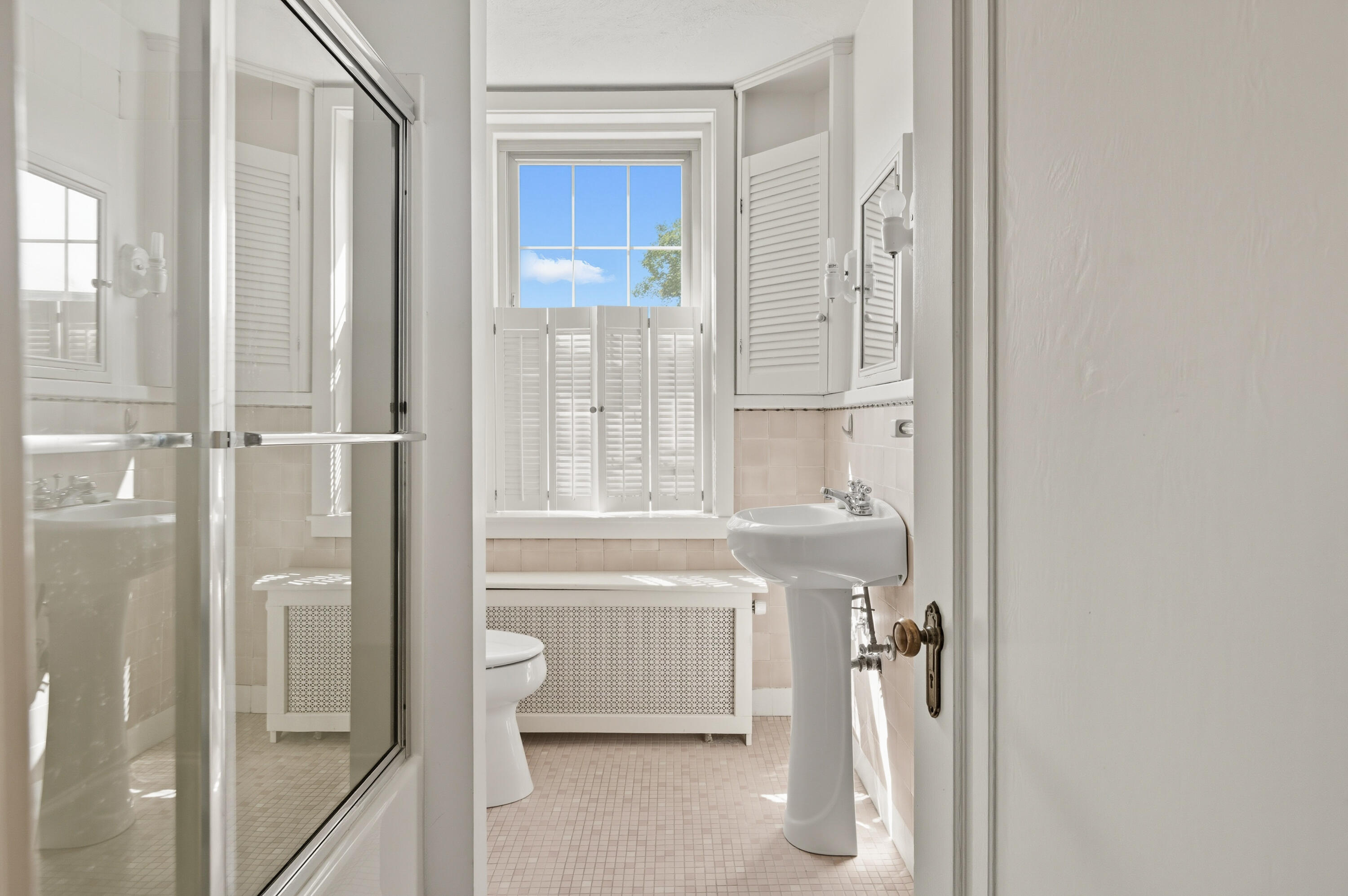 290 Baxter Boulevard, B1