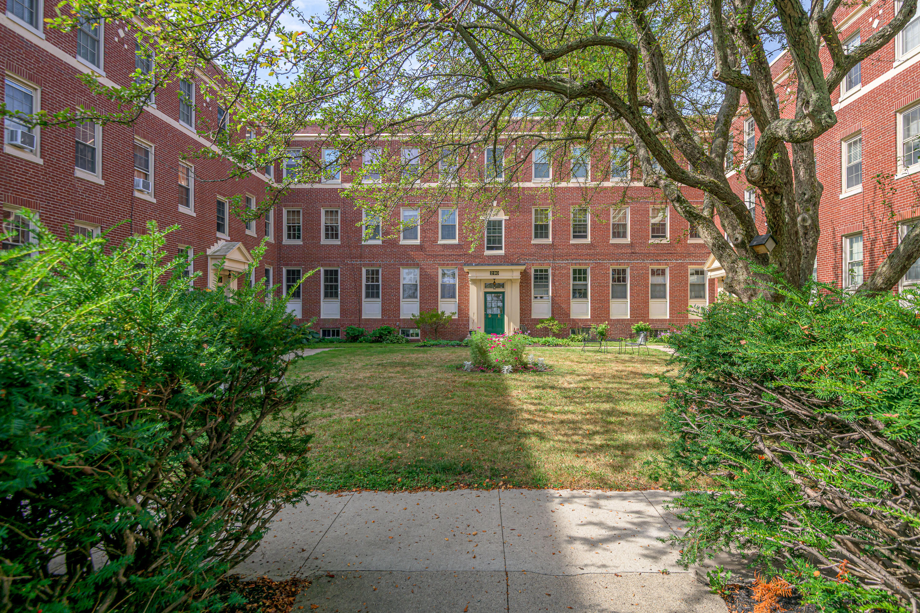 290 Baxter Boulevard, B1