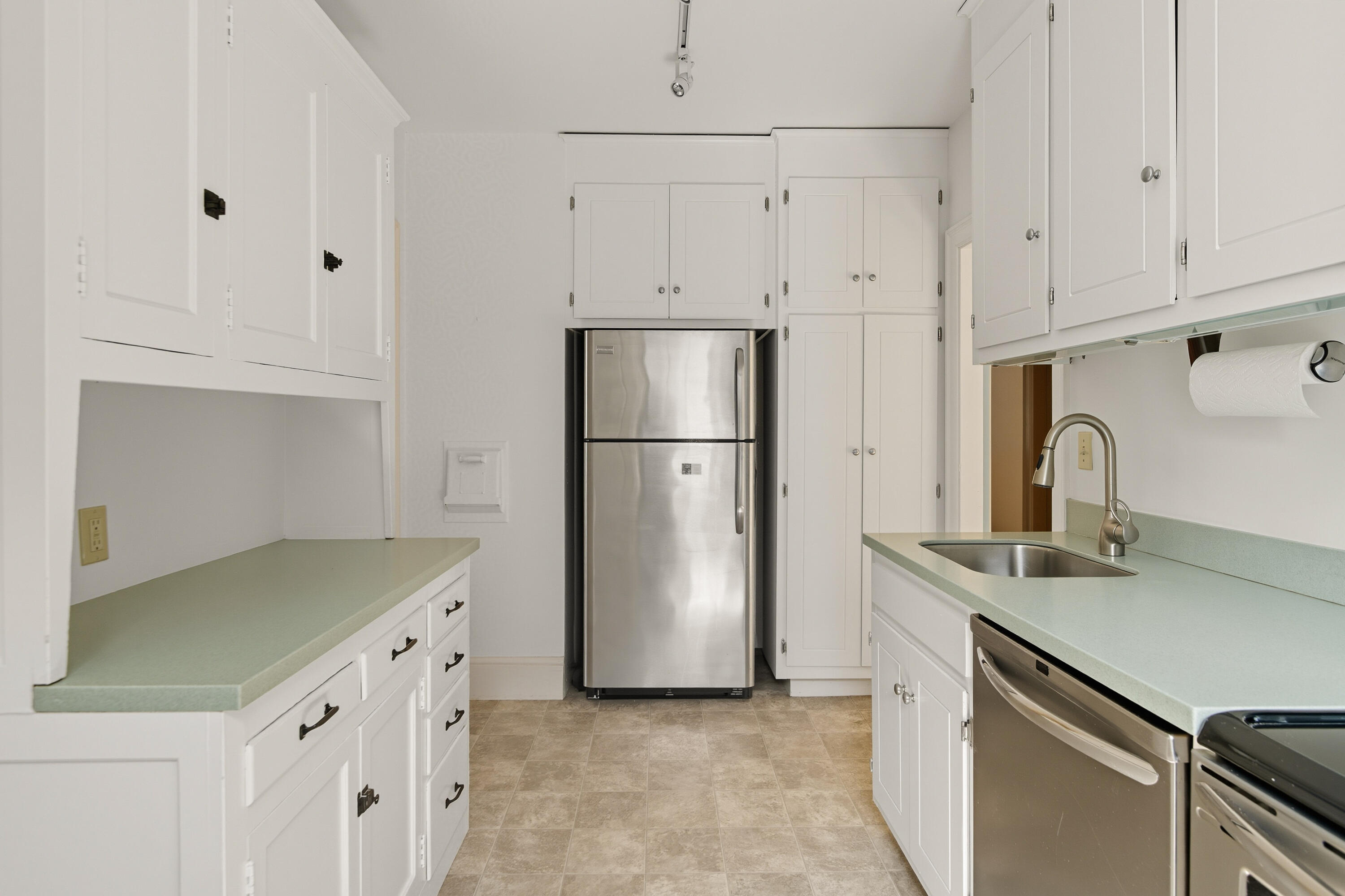 290 Baxter Boulevard, B1