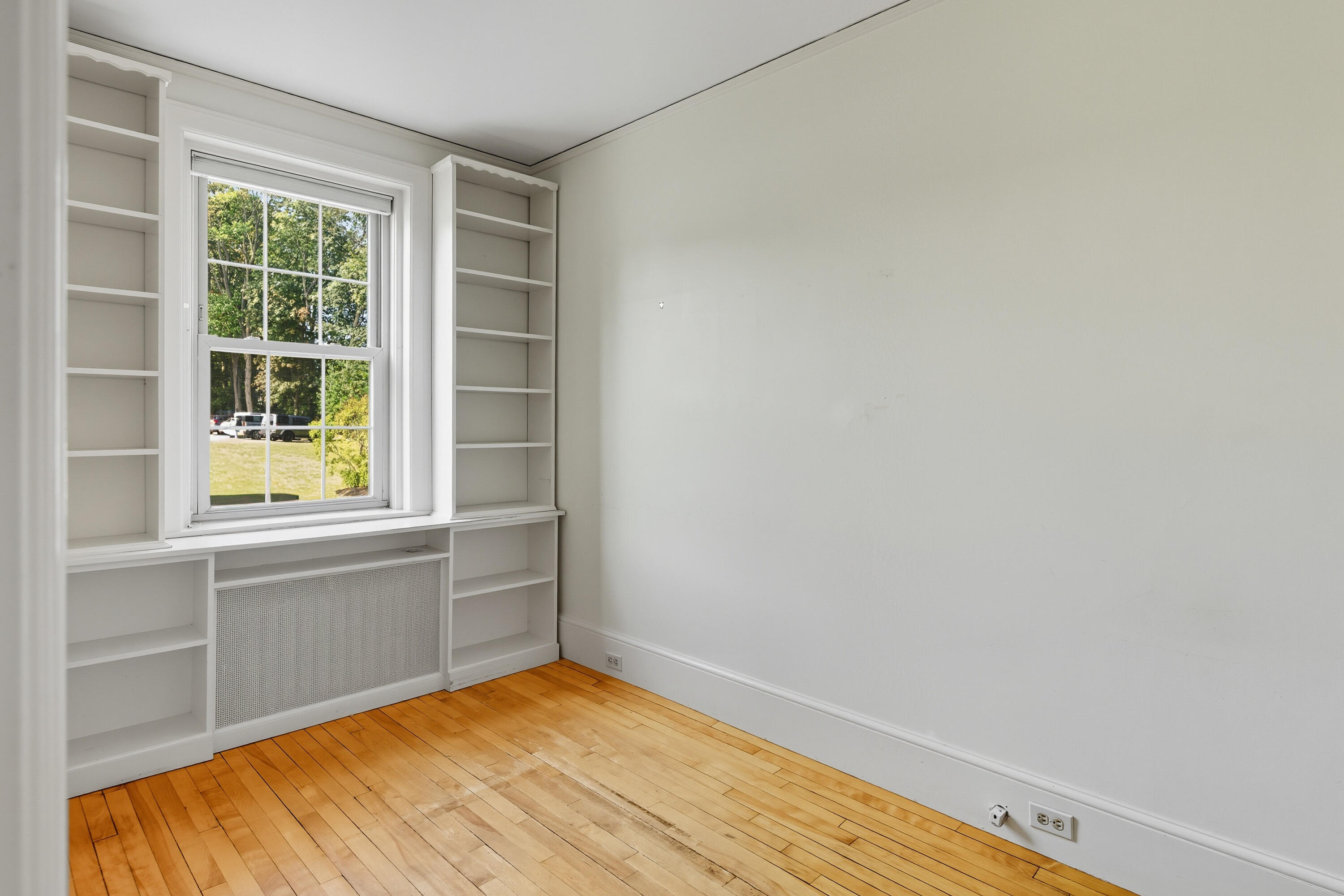 290 Baxter Boulevard, B1