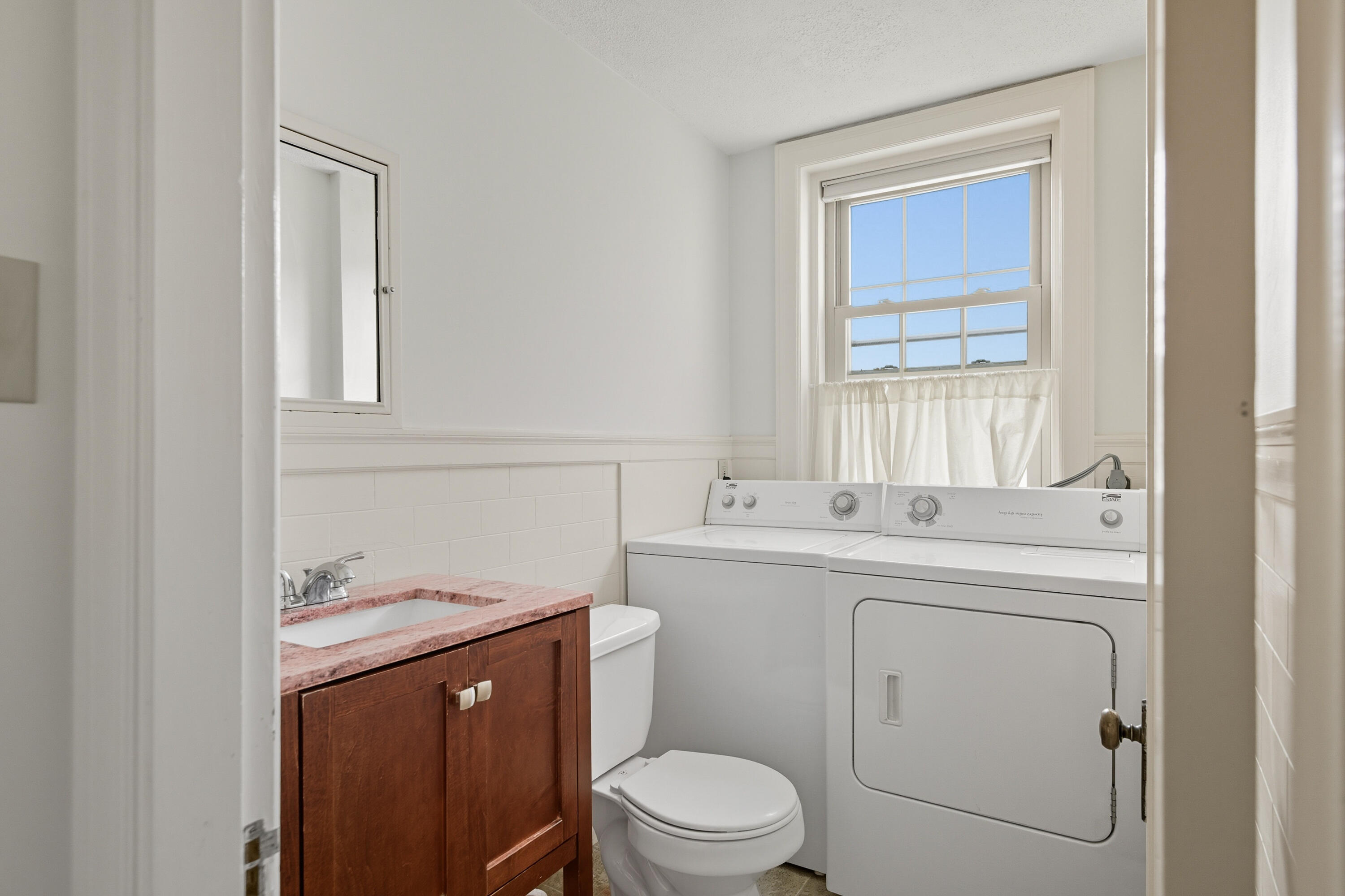 290 Baxter Boulevard, B1