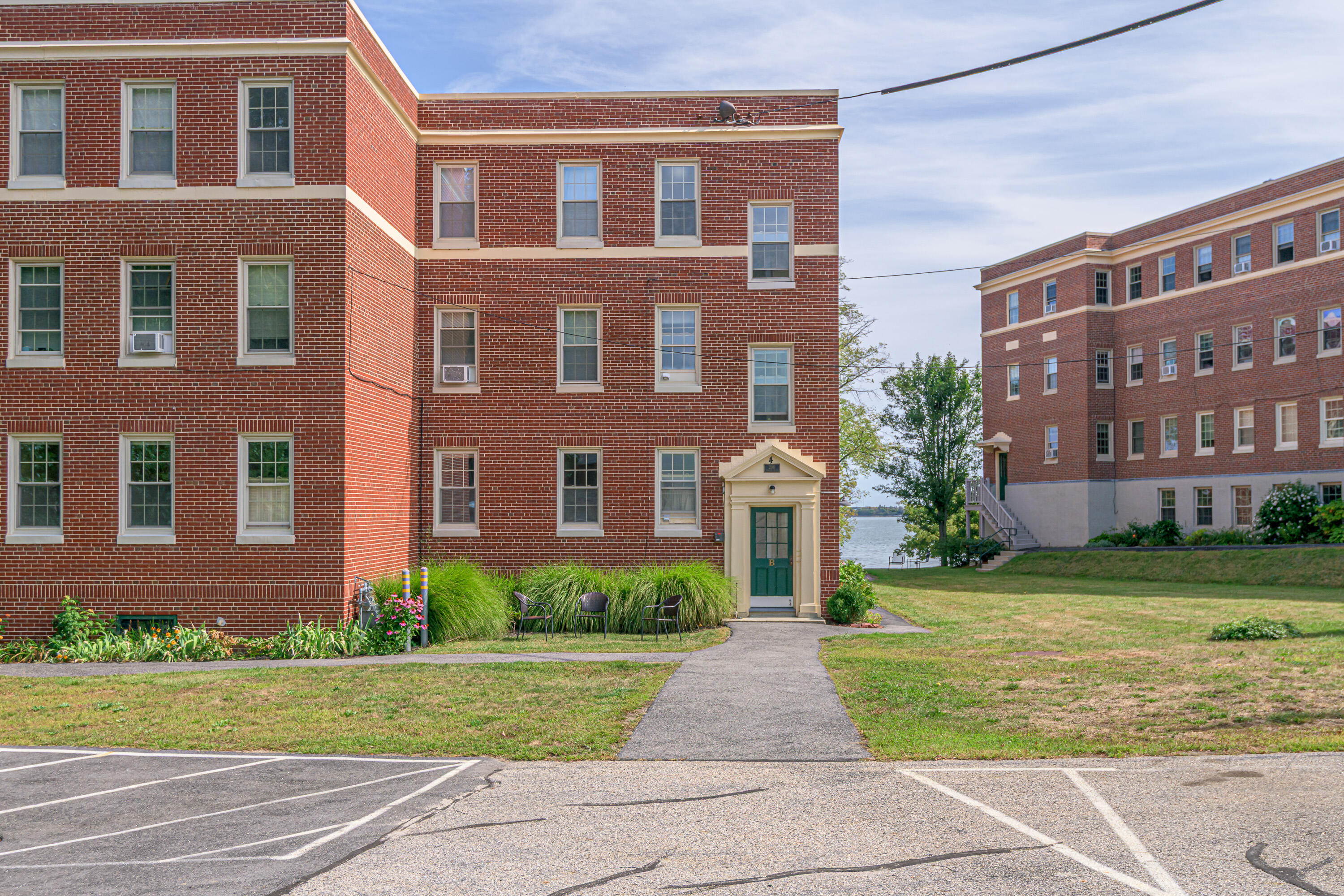 290 Baxter Boulevard, B1