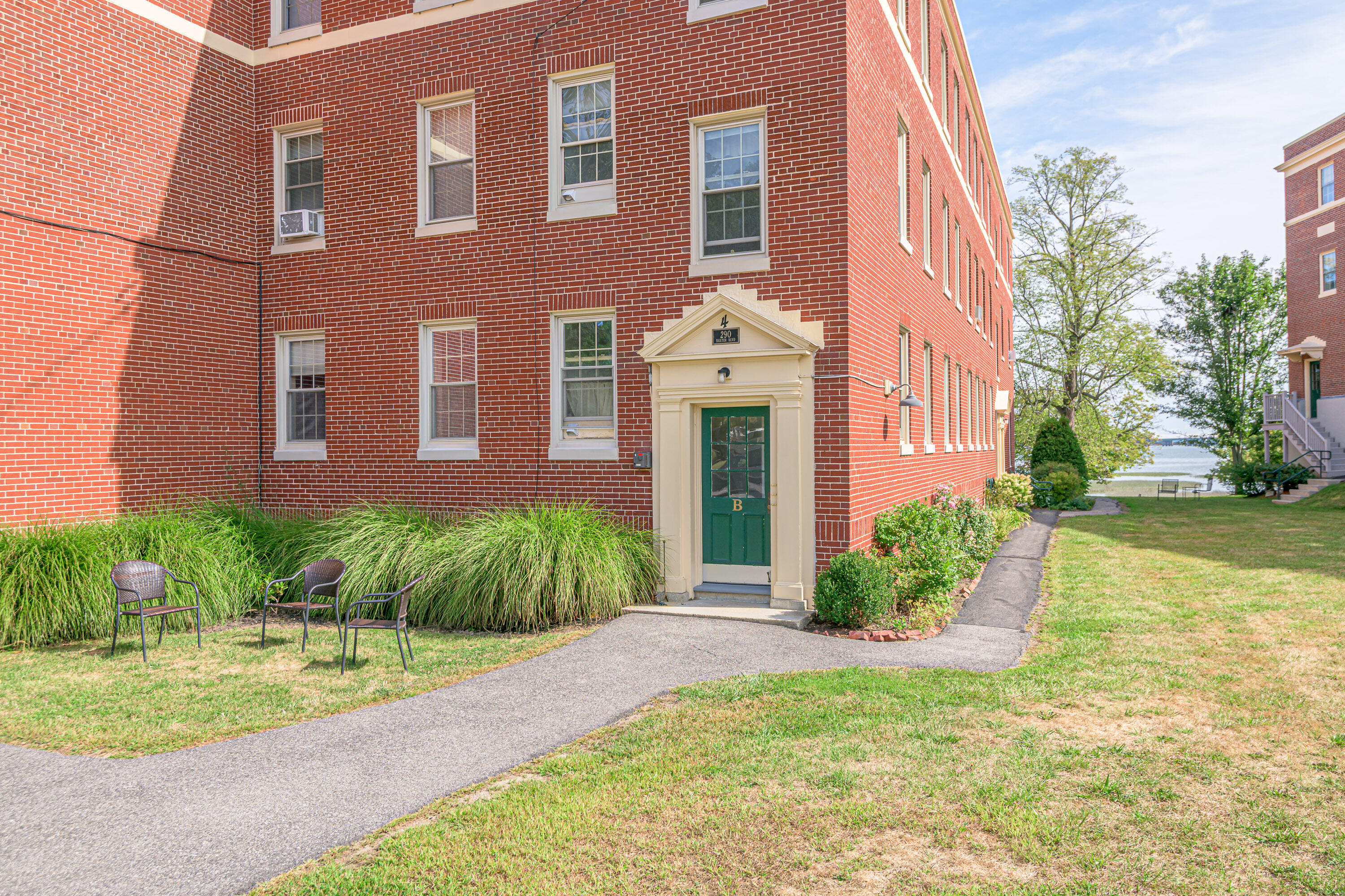 290 Baxter Boulevard, B1