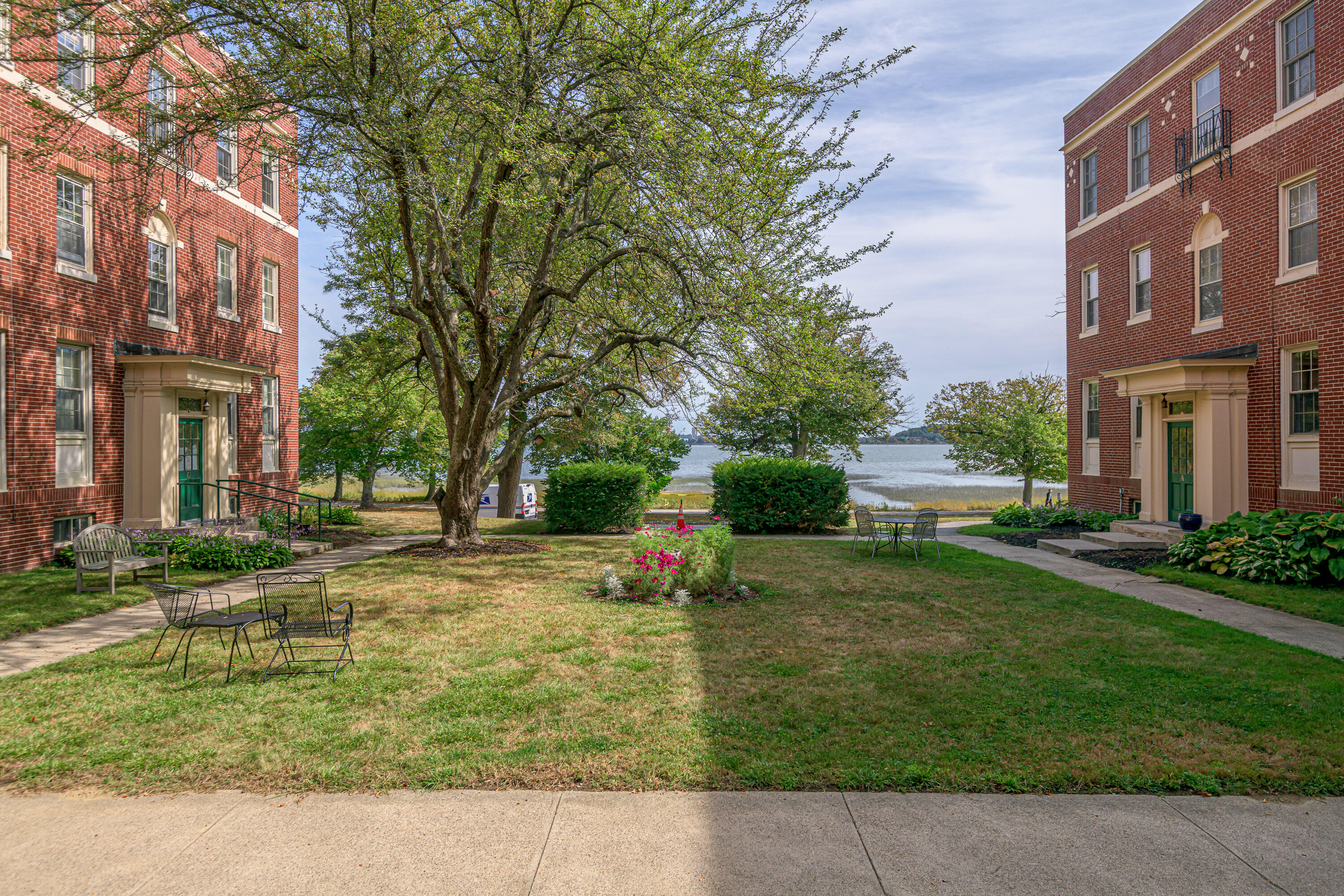 290 Baxter Boulevard, B1