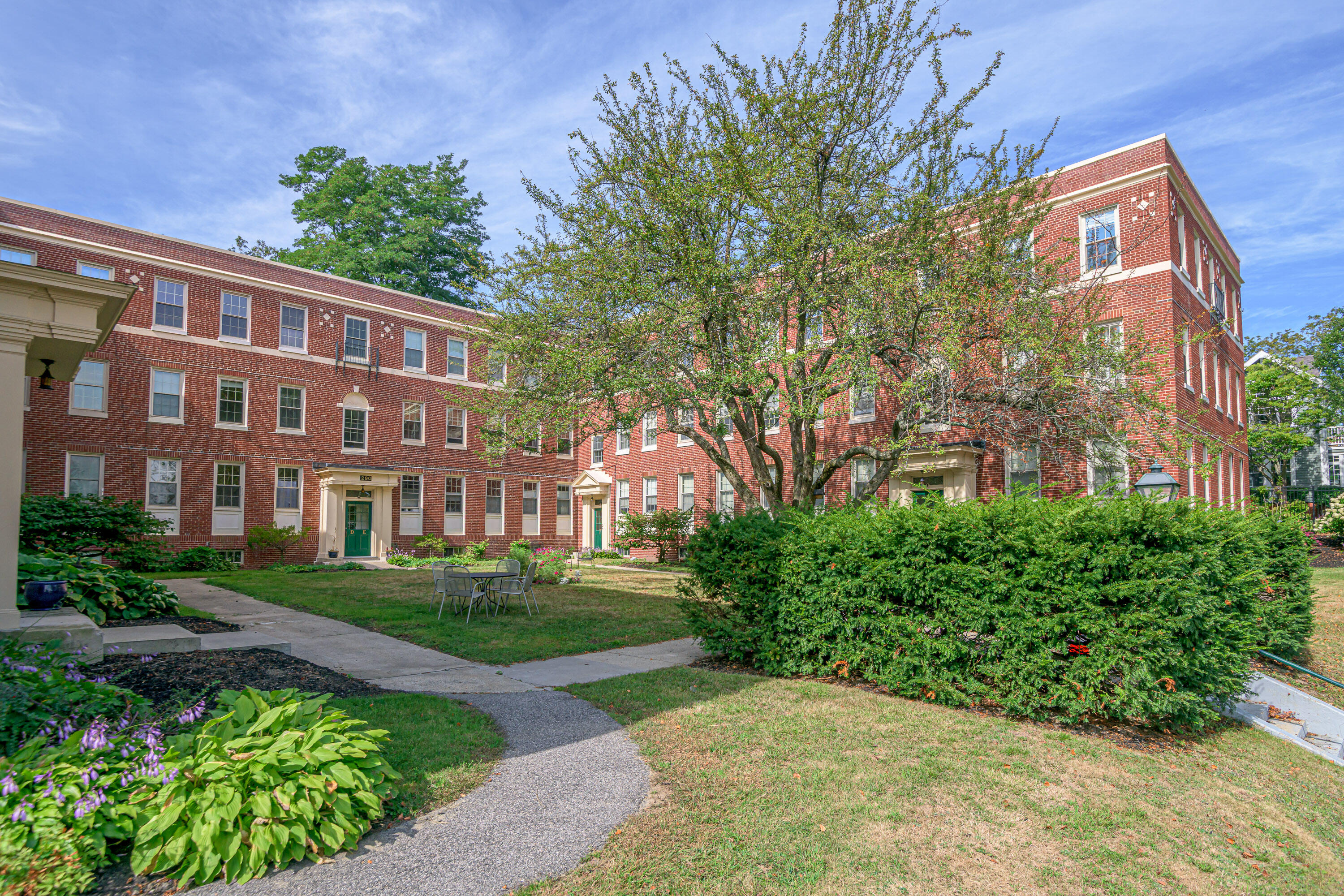 290 Baxter Boulevard, B1