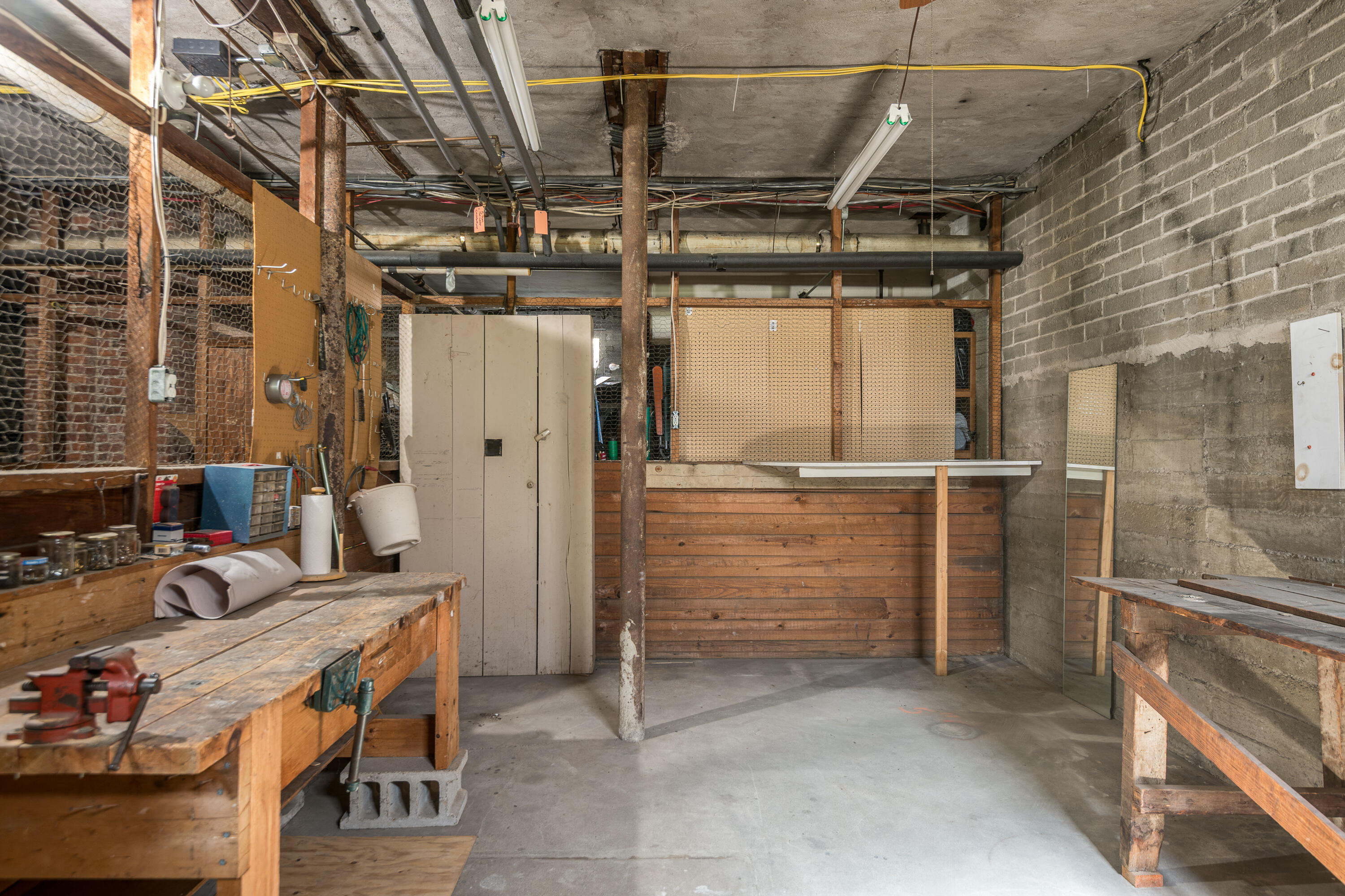 290 Baxter Boulevard, B1