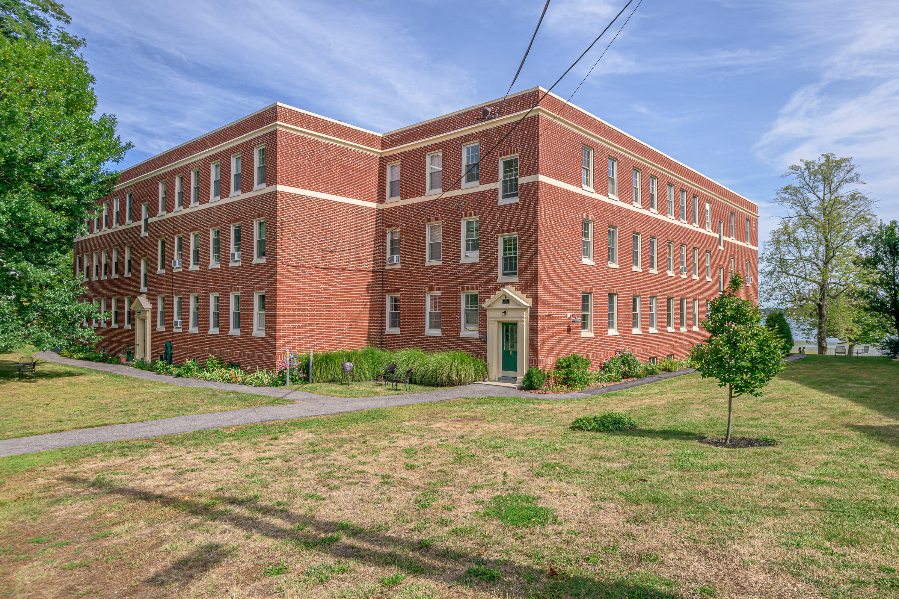 290 Baxter Boulevard, B1