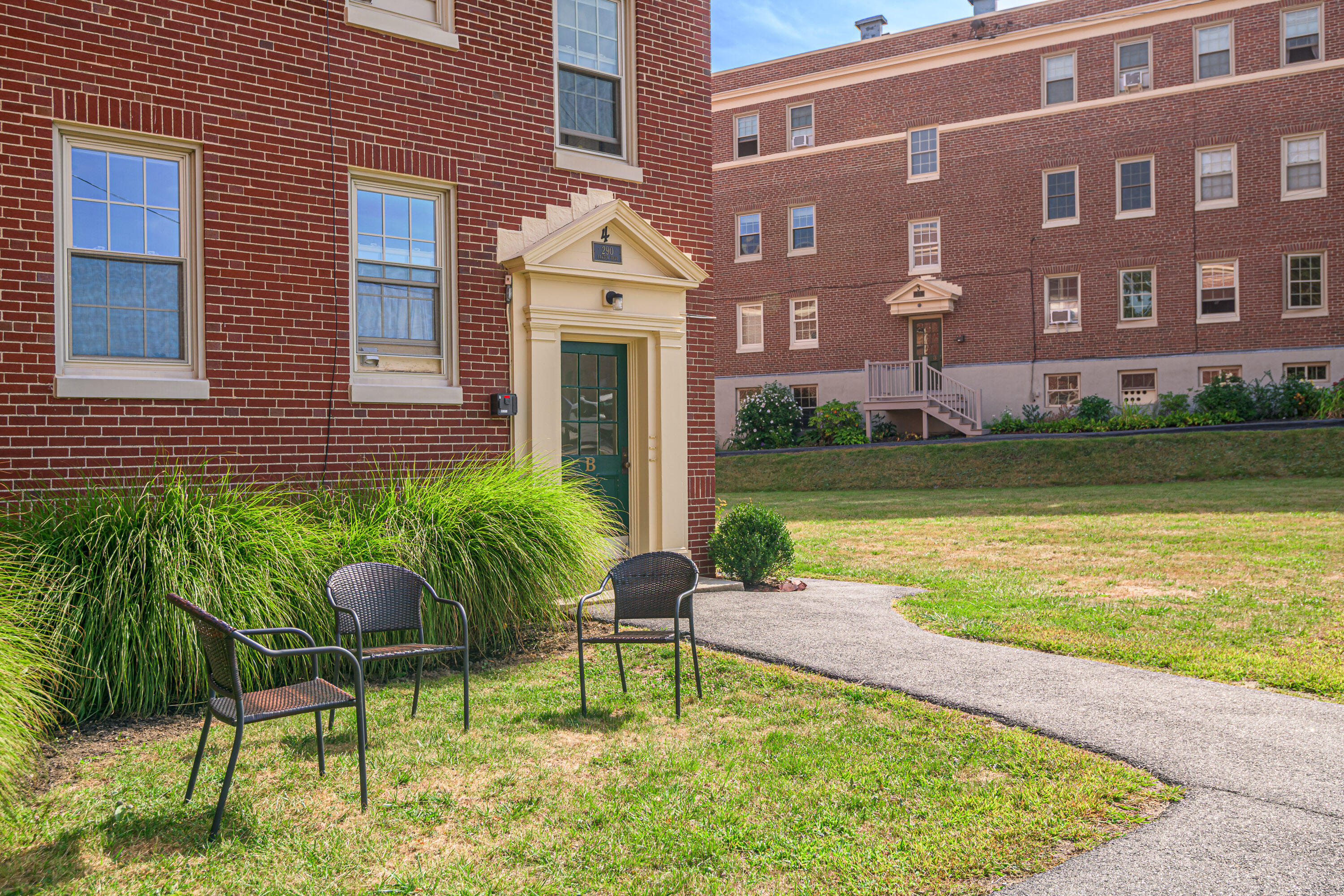 290 Baxter Boulevard, B1