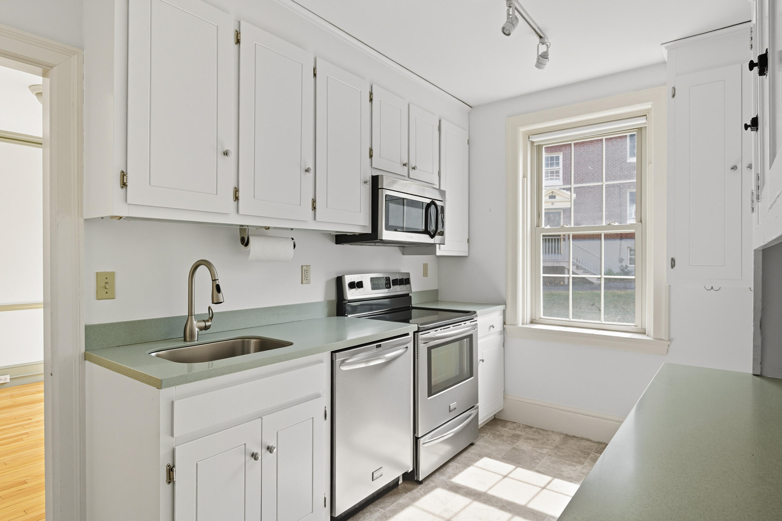 290 Baxter Boulevard, B1