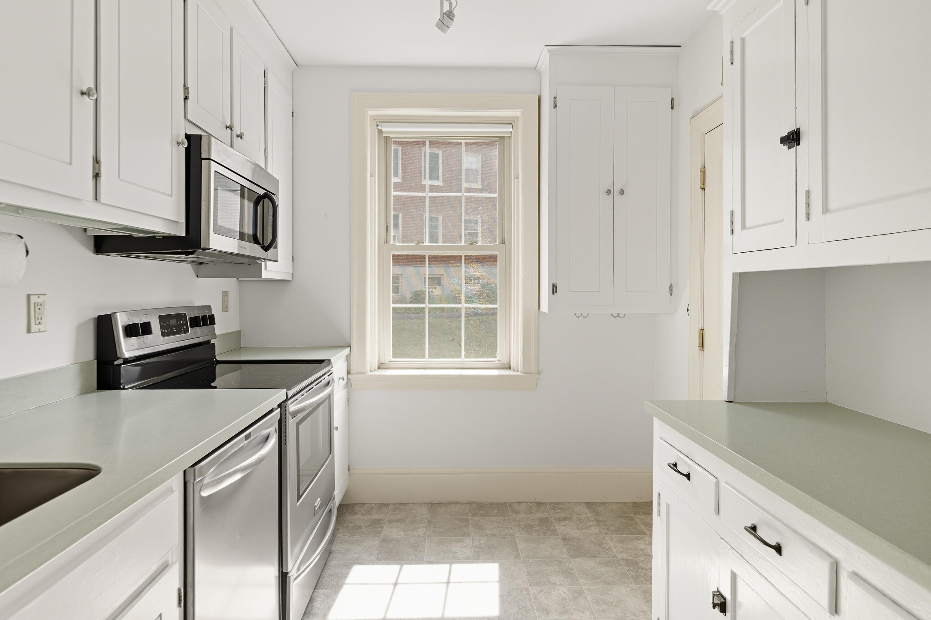 290 Baxter Boulevard, B1