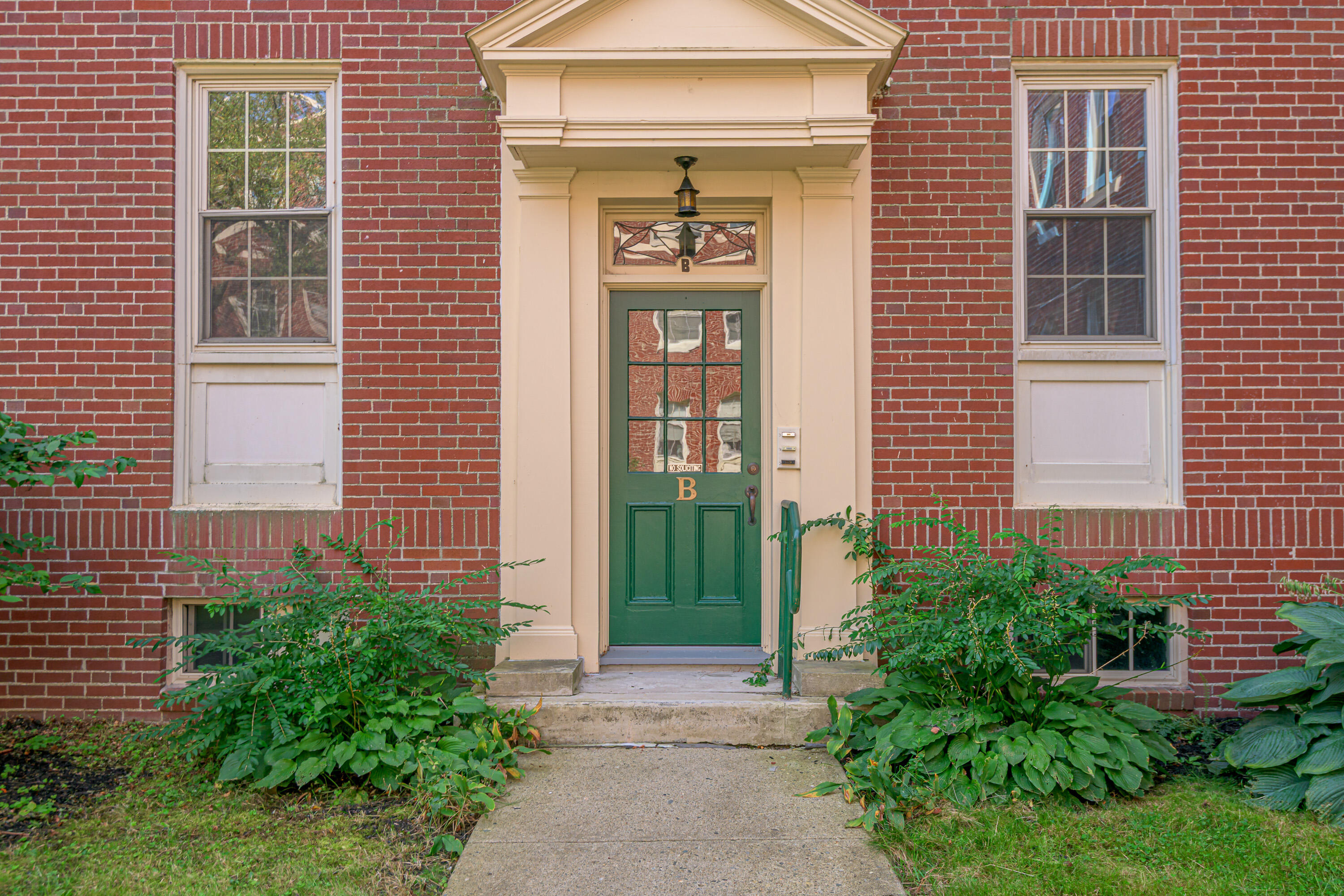 290 Baxter Boulevard, B1