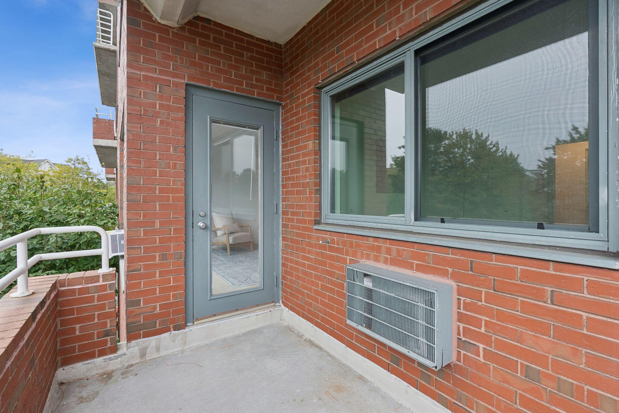 148 Breakwater Drive, 206