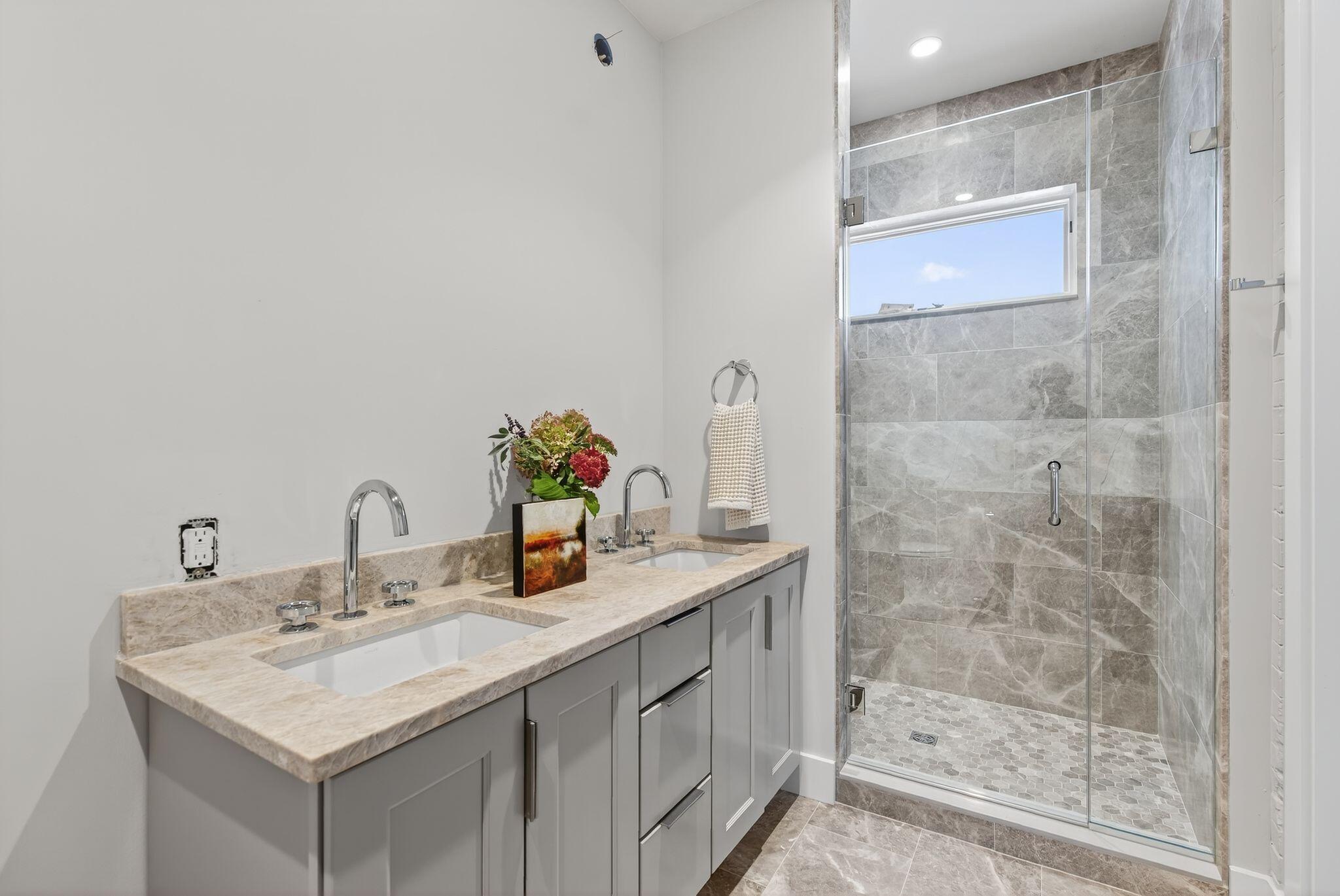 53 Carleton Street, 1