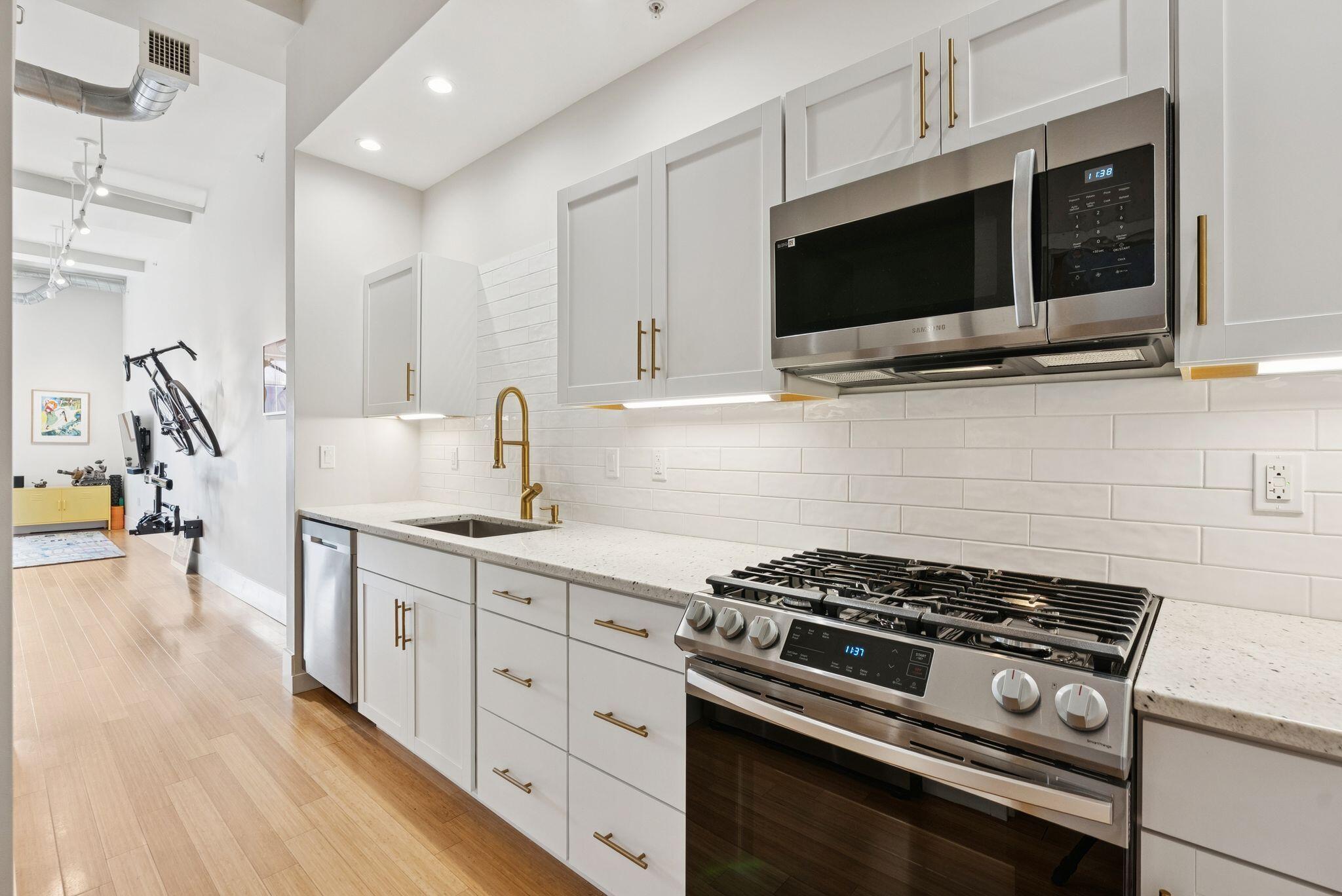 15 Brown Street, 206