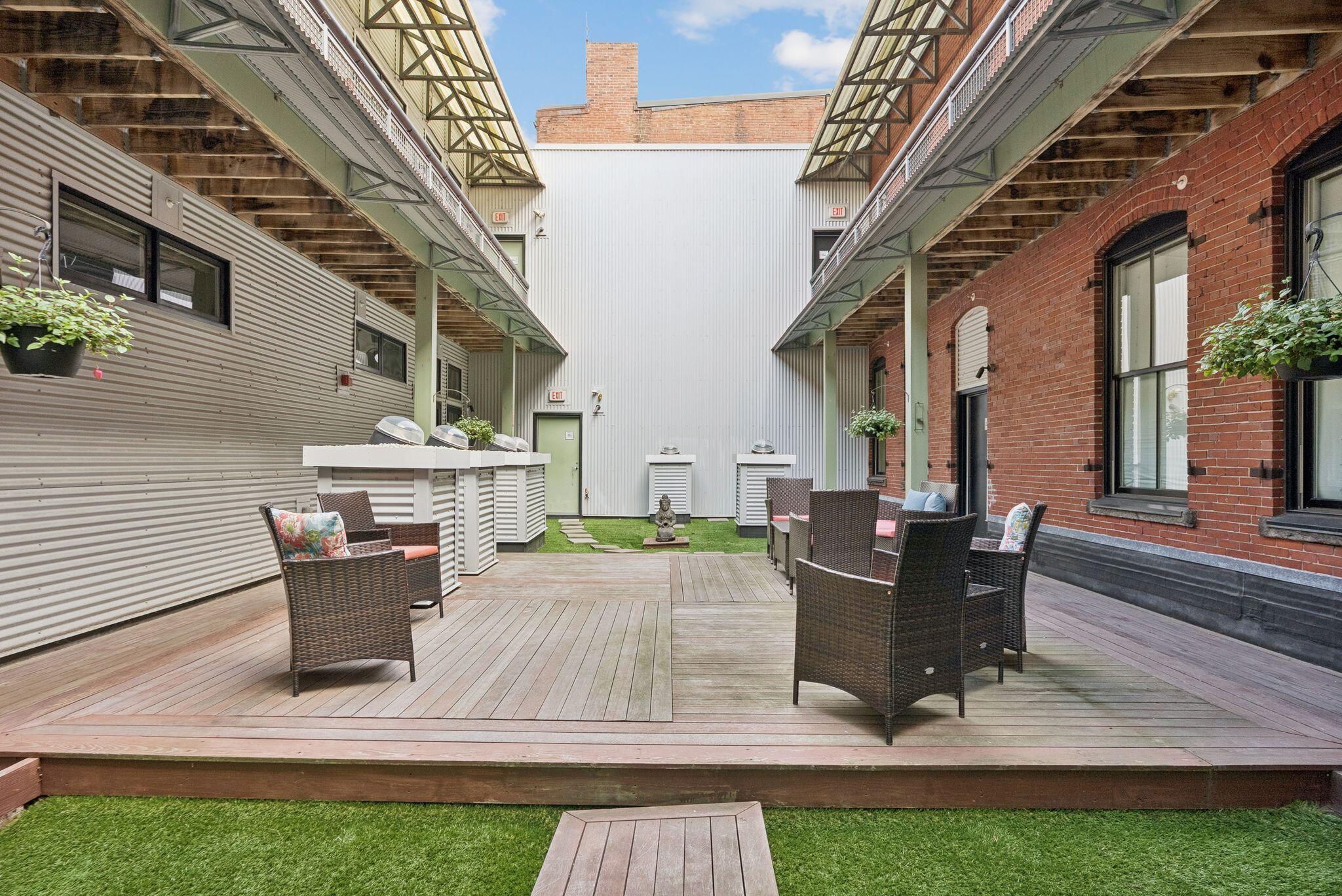 15 Brown Street, 206