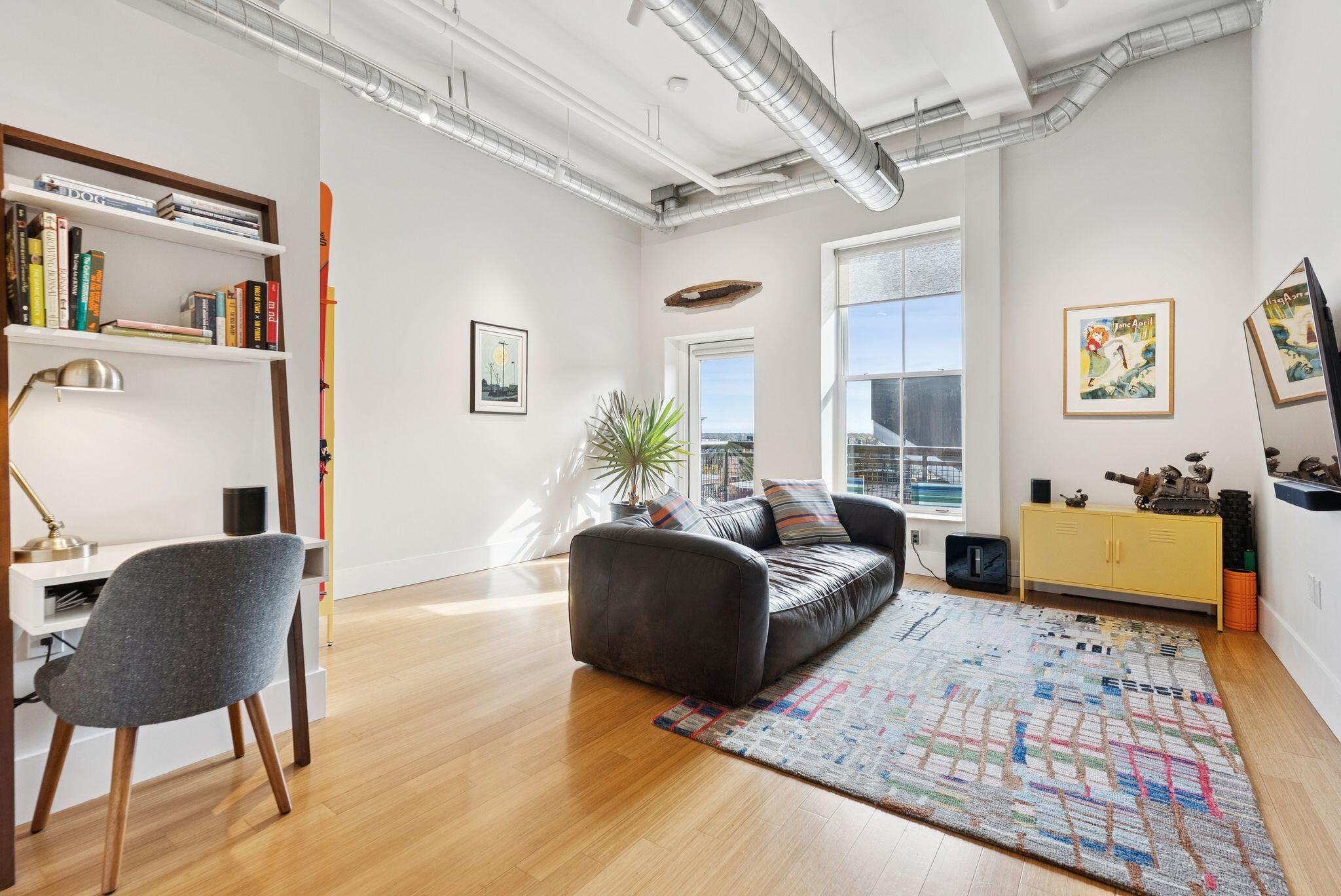 15 Brown Street, 206